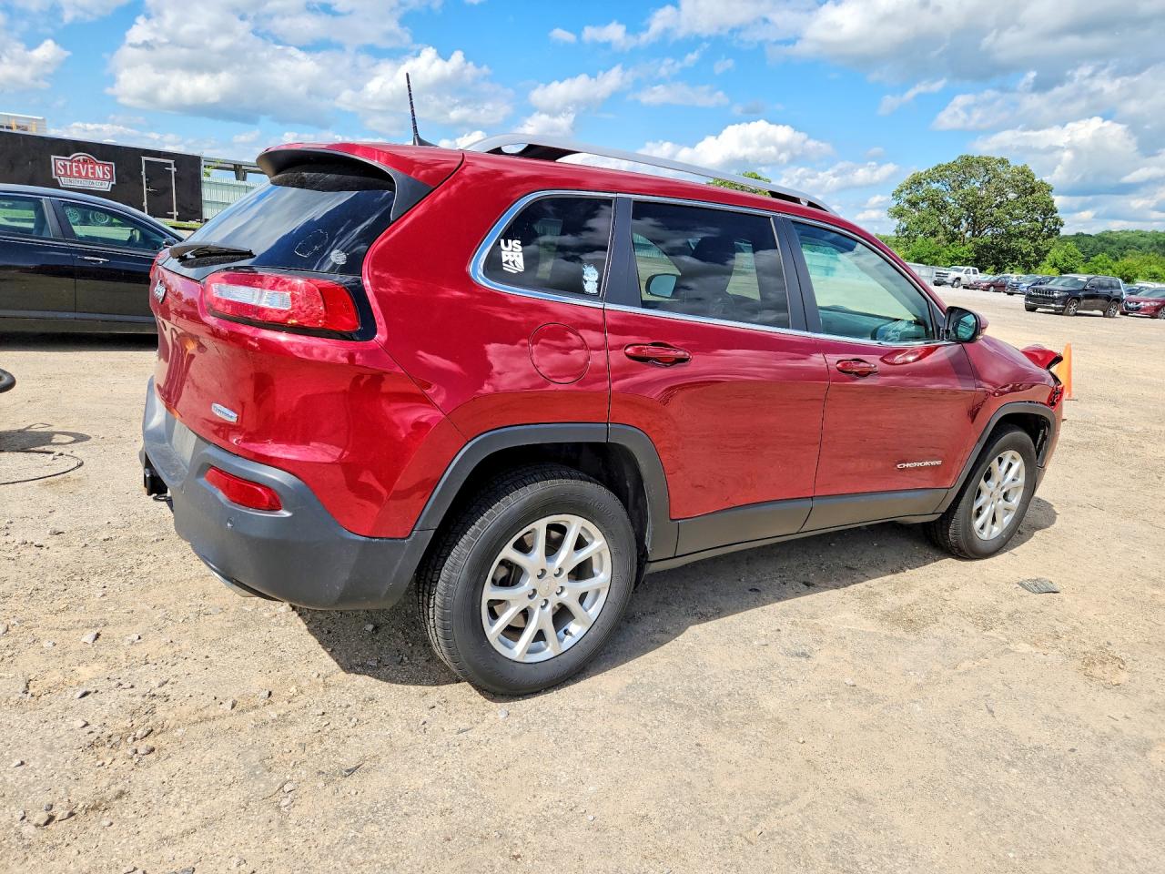 2016 Jeep Cherokee Latitude Burgundy vin: 1C4PJMCS1GW219783