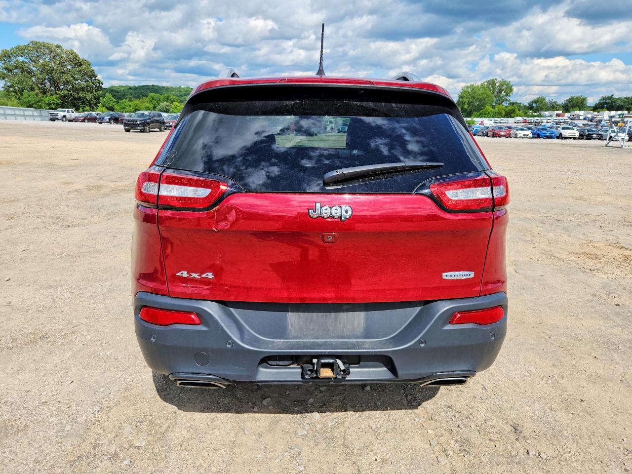 2016 Jeep Cherokee Latitude Burgundy vin: 1C4PJMCS1GW219783
