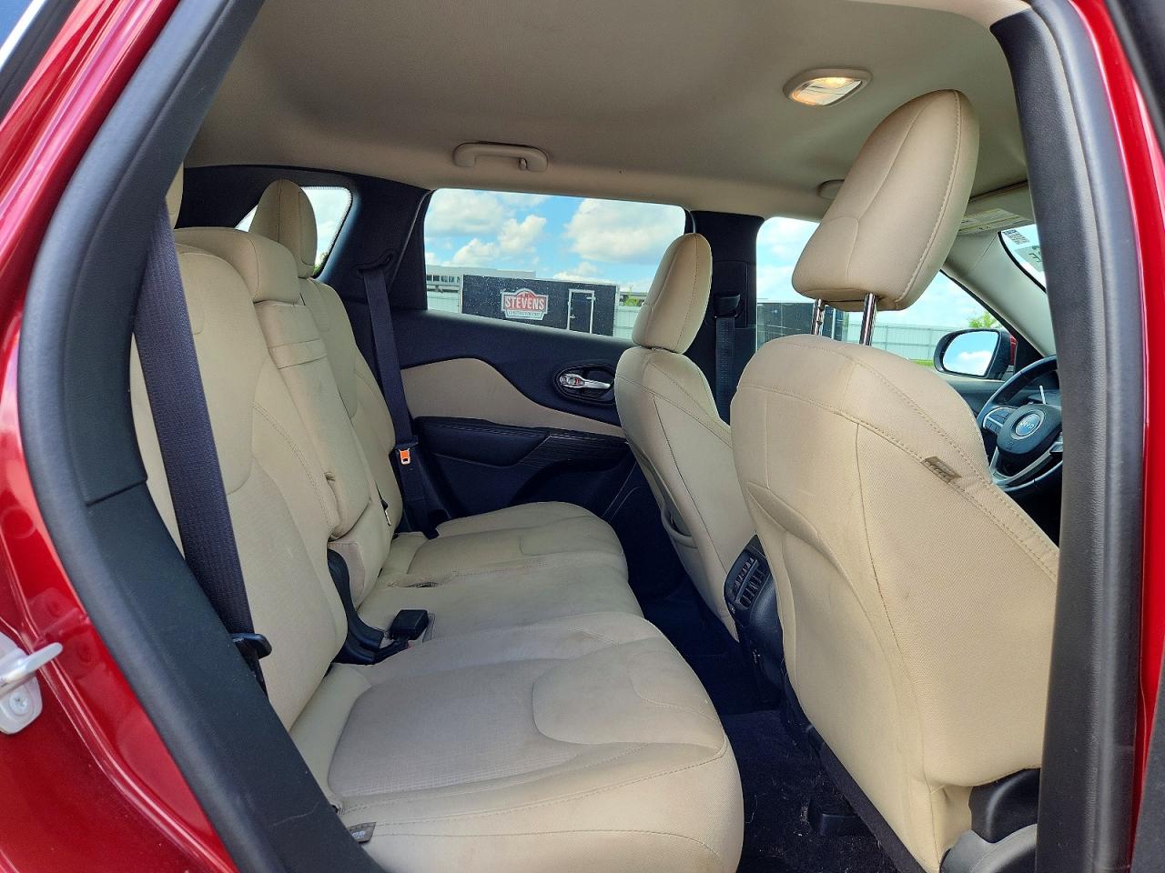 2016 Jeep Cherokee Latitude Burgundy vin: 1C4PJMCS1GW219783