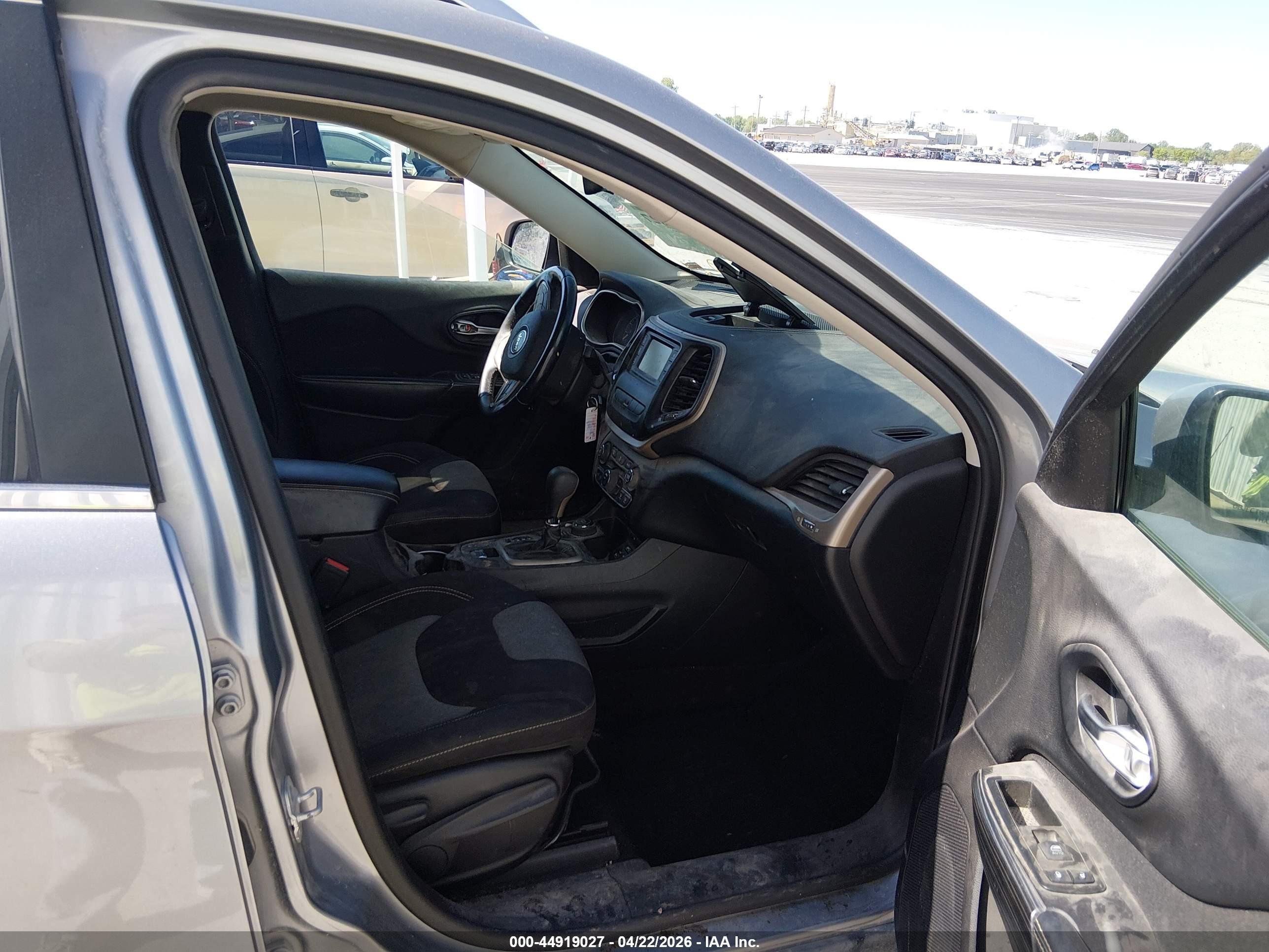 2014 Jeep Cherokee Latitude Gray vin: 1C4PJMCS2EW122251