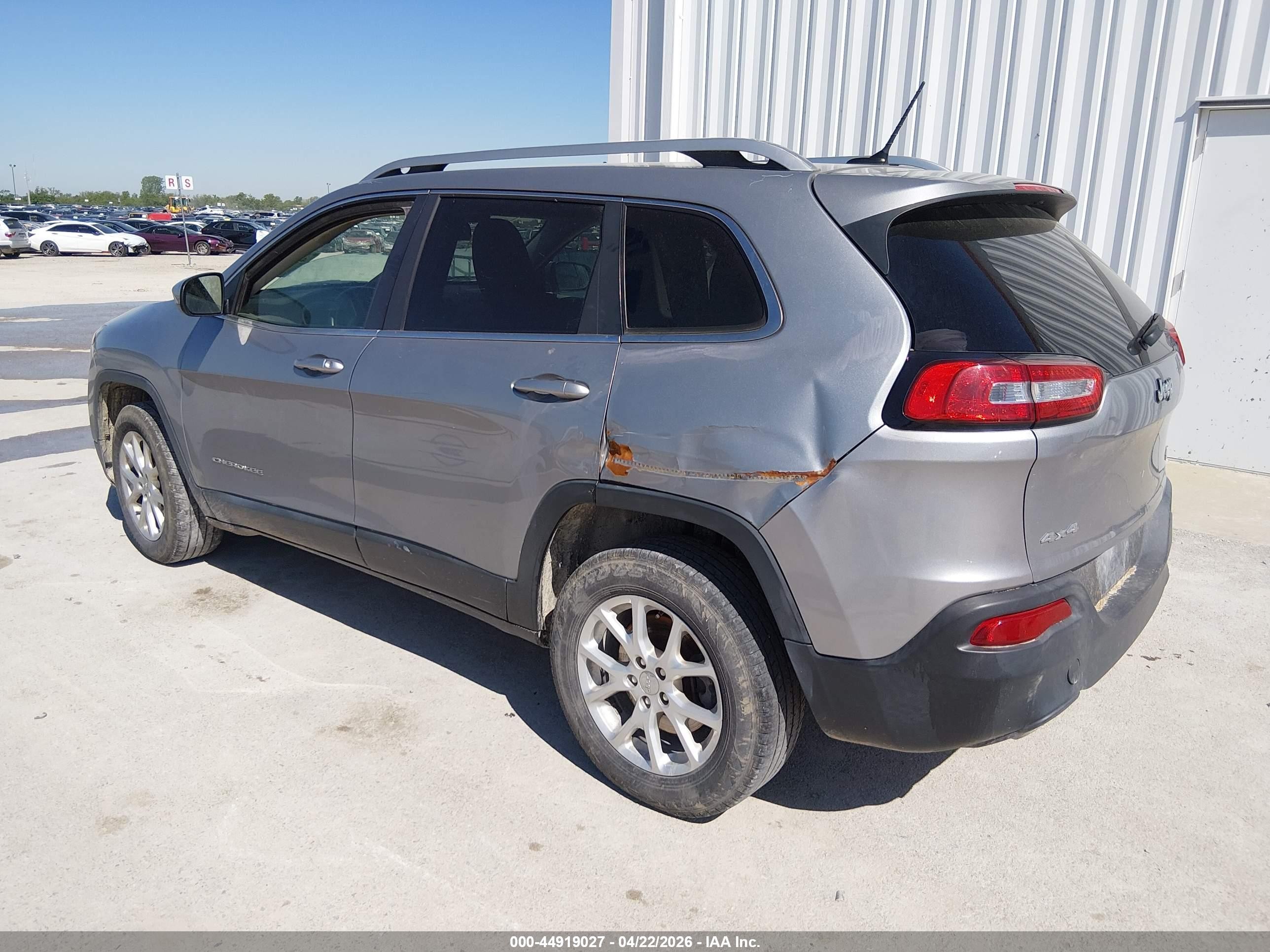 2014 Jeep Cherokee Latitude Gray vin: 1C4PJMCS2EW122251