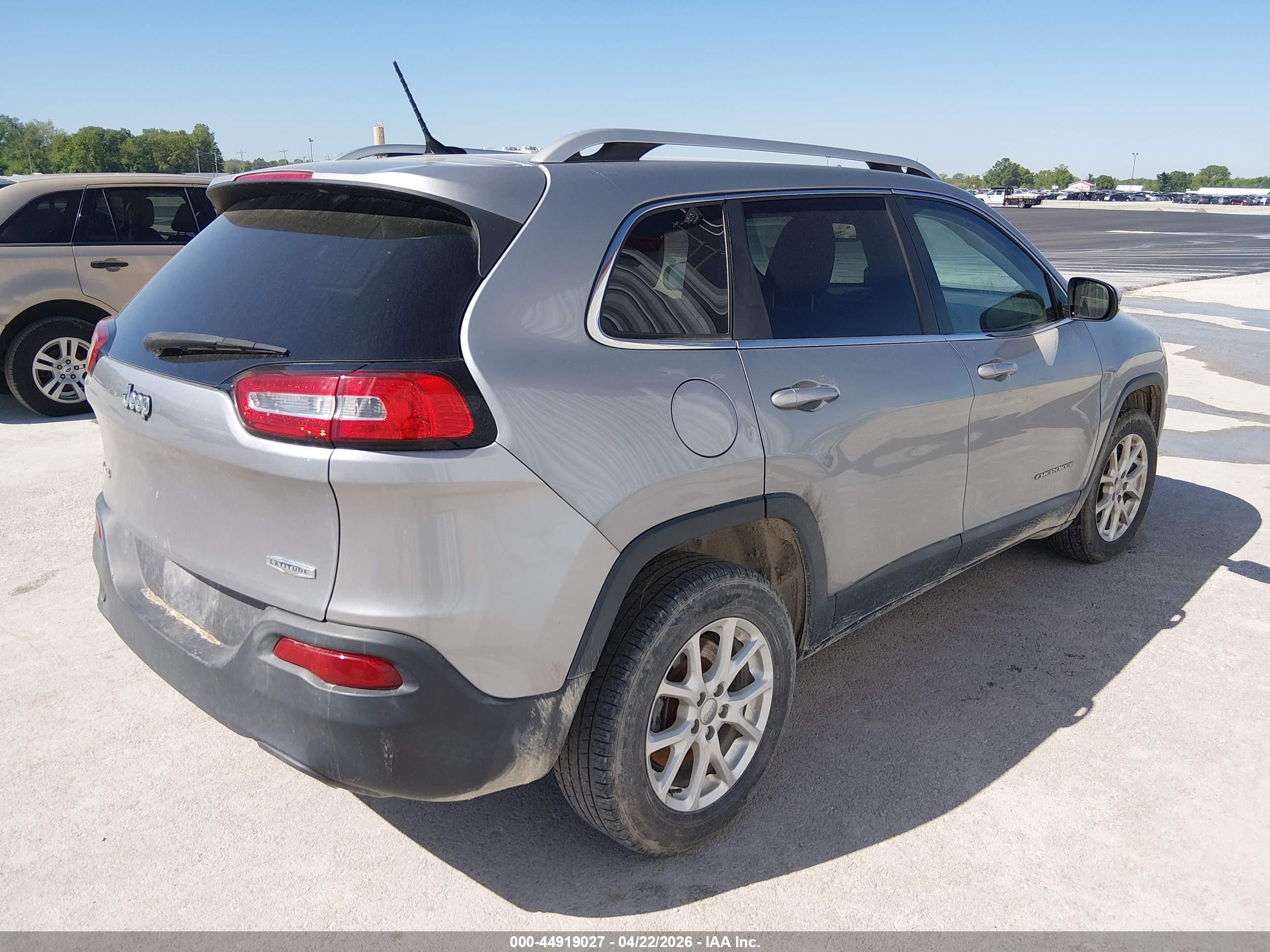 2014 Jeep Cherokee Latitude Gray vin: 1C4PJMCS2EW122251