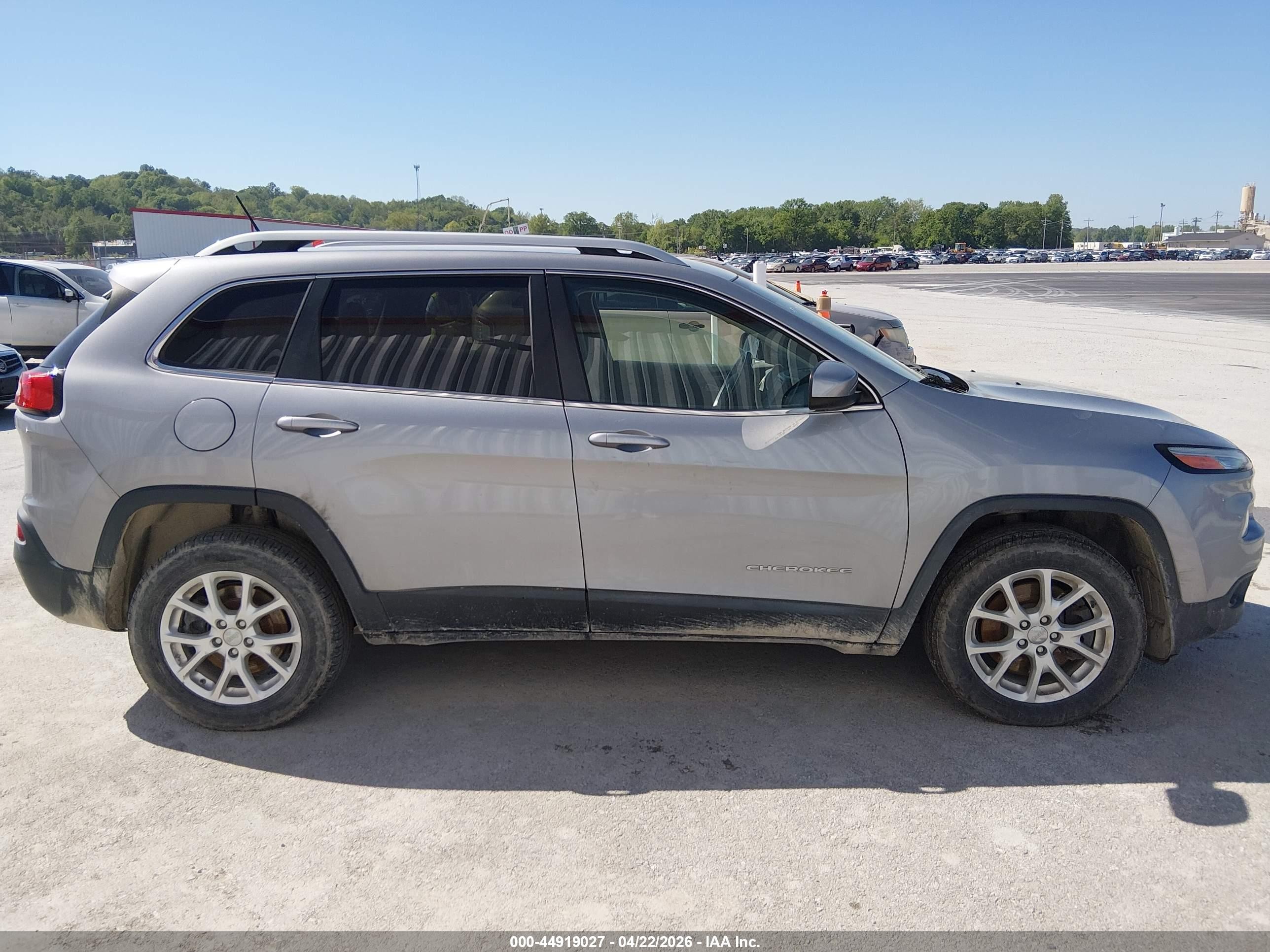 2014 Jeep Cherokee Latitude Gray vin: 1C4PJMCS2EW122251