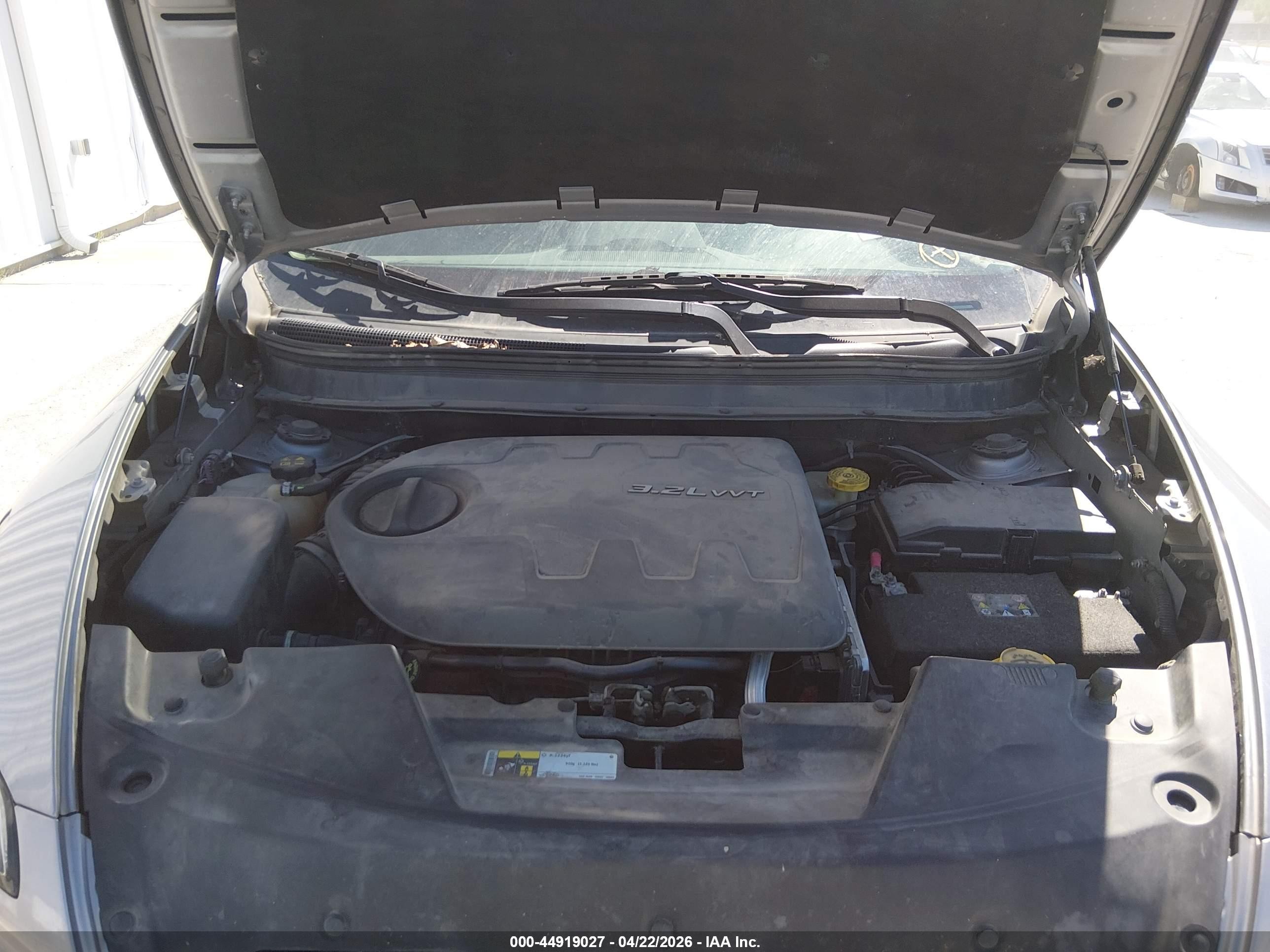 2014 Jeep Cherokee Latitude Gray vin: 1C4PJMCS2EW122251