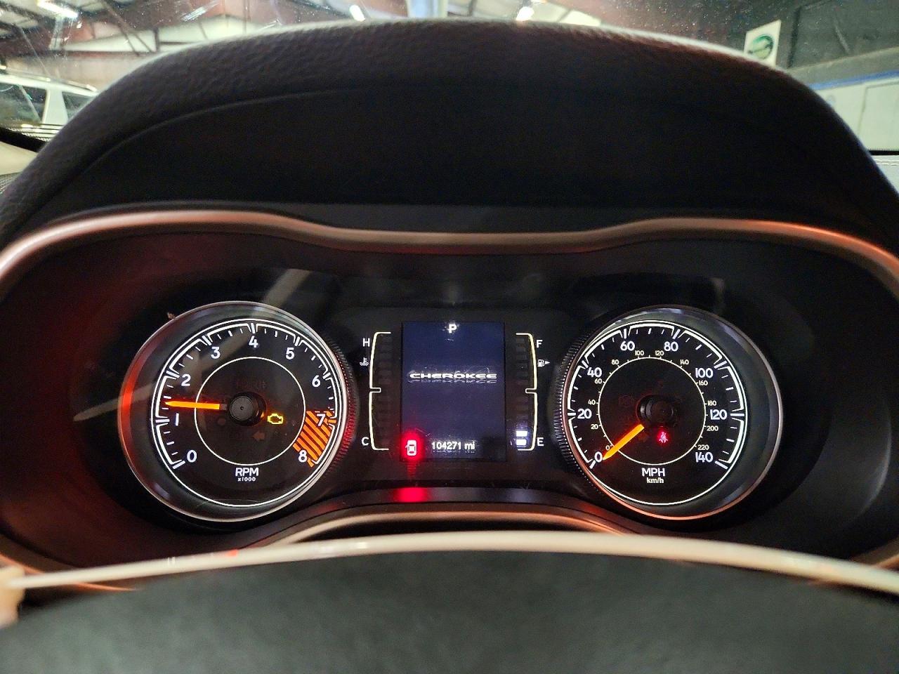 2014 Jeep Cherokee Latitude Серебряный vin: 1C4PJMCS2EW129121