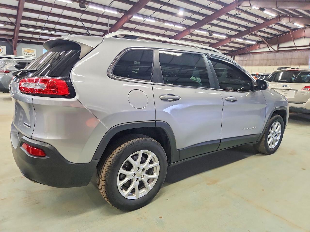 2014 Jeep Cherokee Latitude Серебряный vin: 1C4PJMCS2EW129121