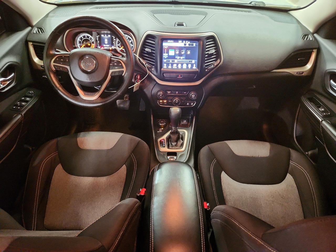 2014 Jeep Cherokee Latitude Серебряный vin: 1C4PJMCS2EW129121