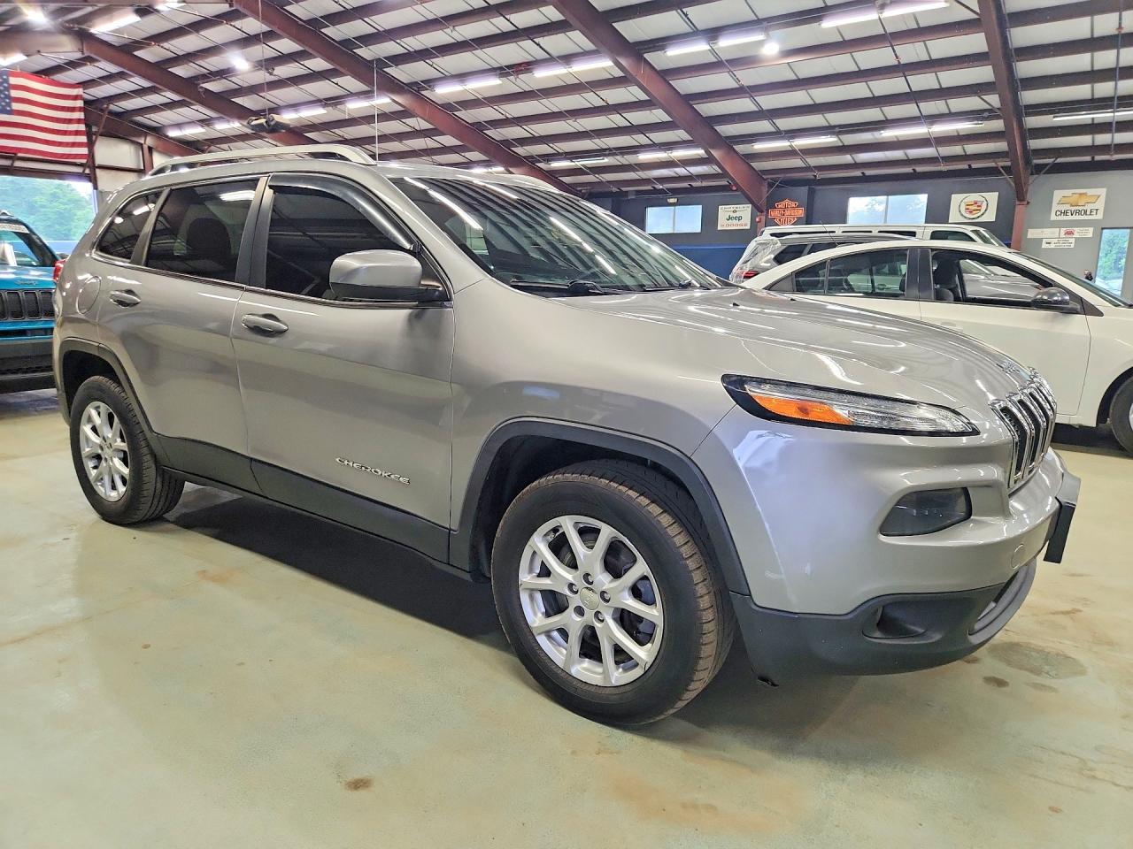 2014 Jeep Cherokee Latitude Серебряный vin: 1C4PJMCS2EW129121