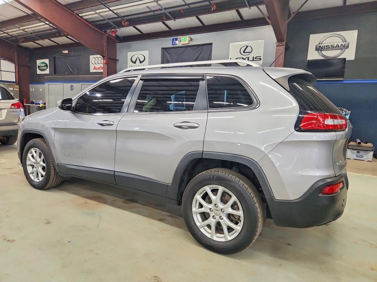 2014 Jeep Cherokee Latitude Серебряный vin: 1C4PJMCS2EW129121