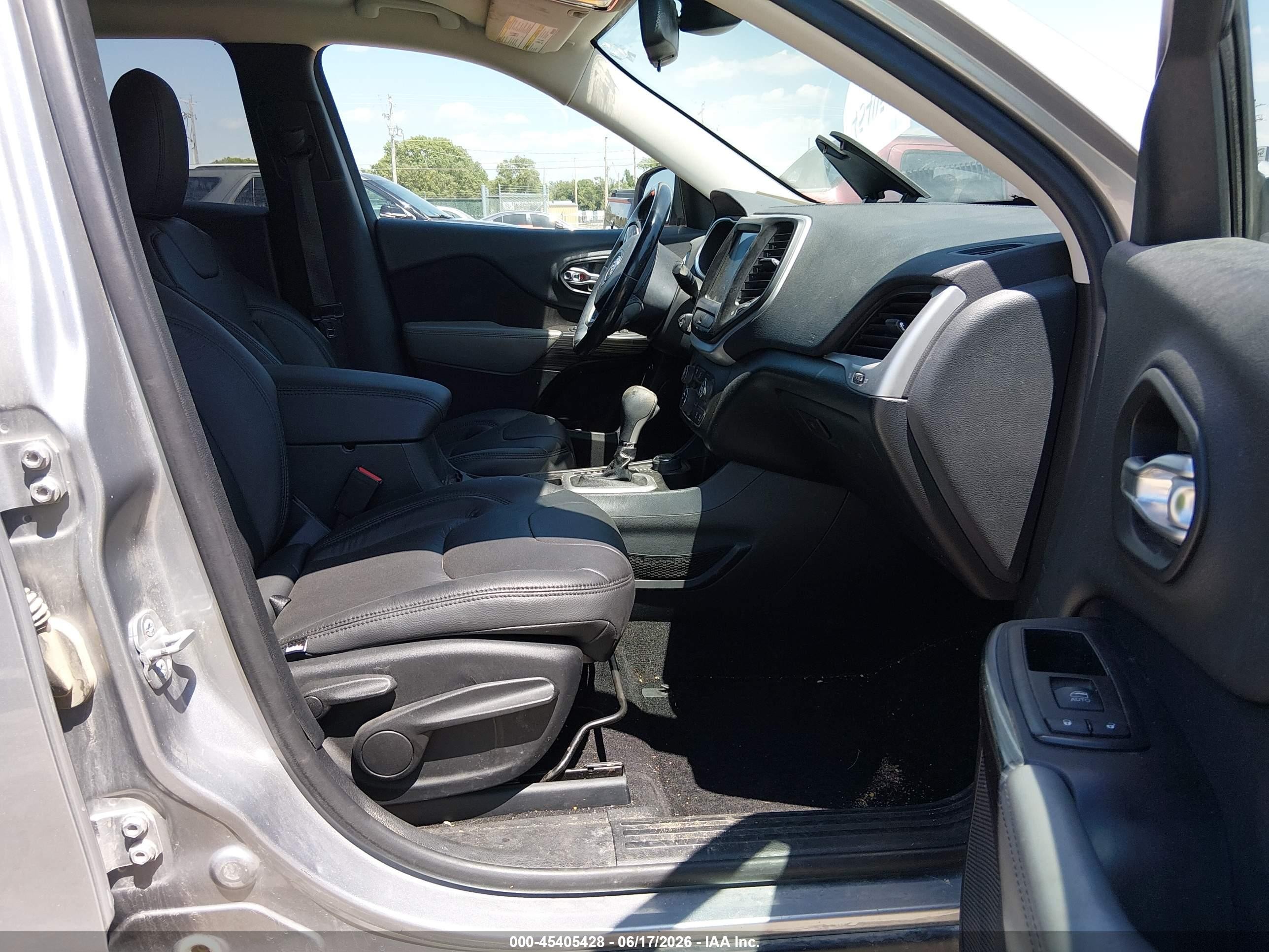 2014 Jeep Cherokee Latitude Gray vin: 1C4PJMCS2EW142788