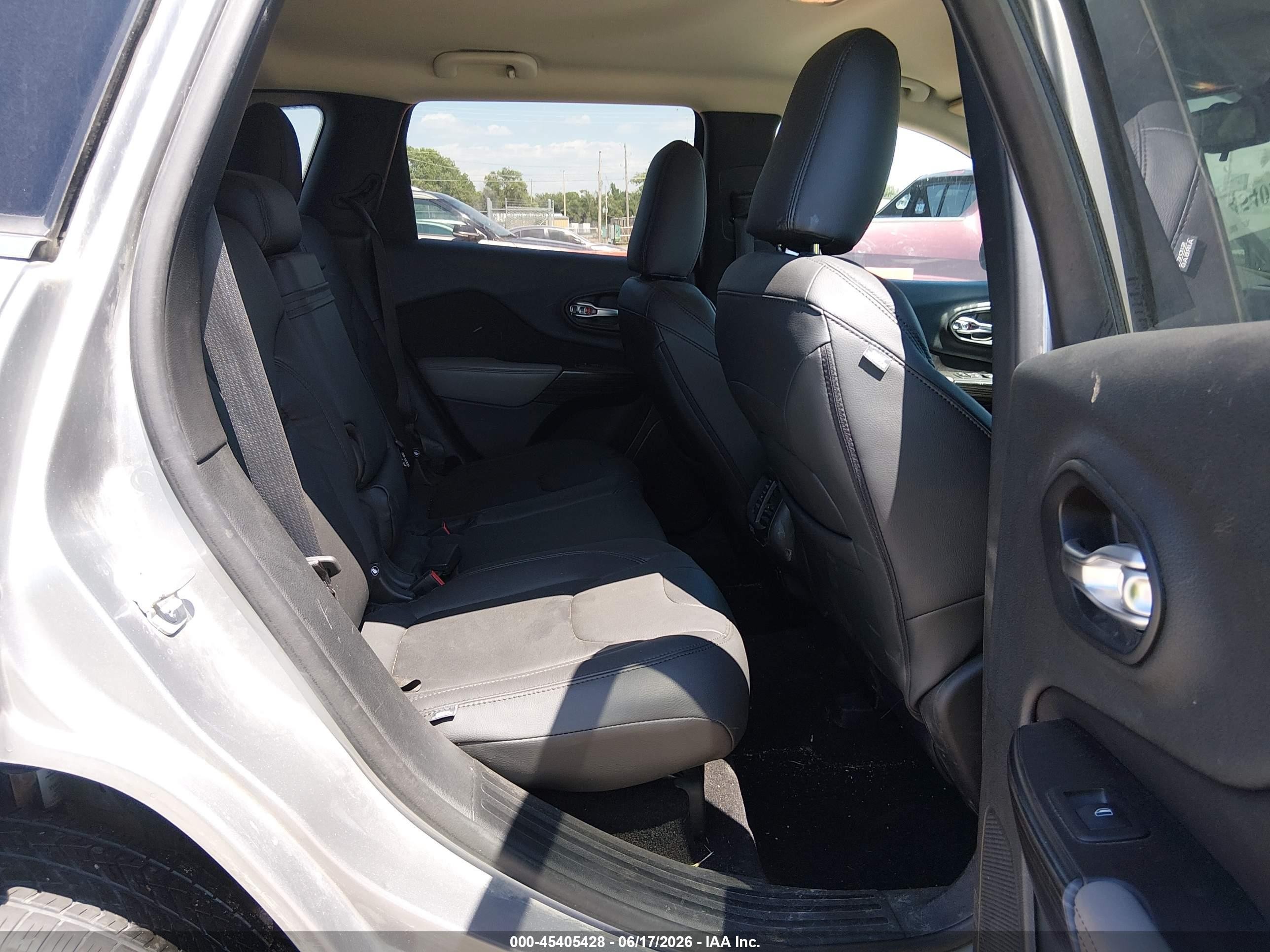 2014 Jeep Cherokee Latitude Gray vin: 1C4PJMCS2EW142788