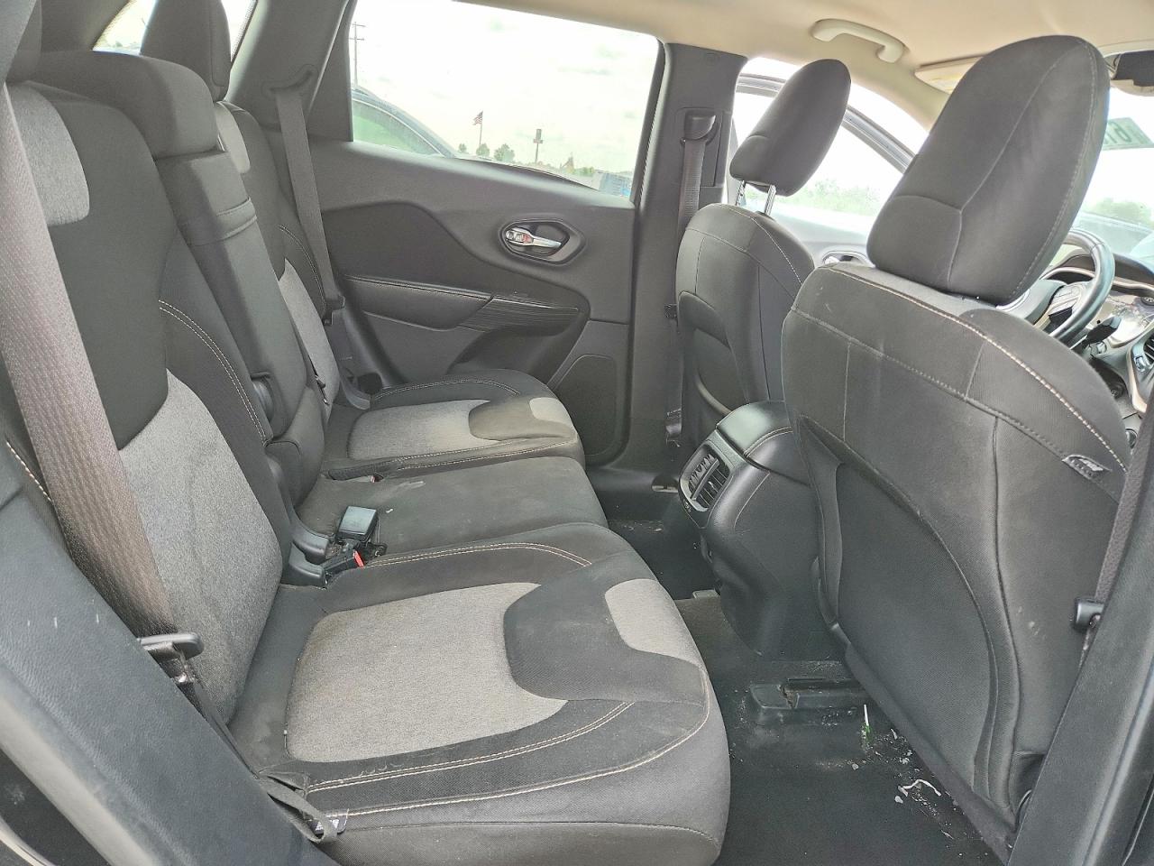 2014 Jeep Cherokee Latitude Black vin: 1C4PJMCS2EW150115
