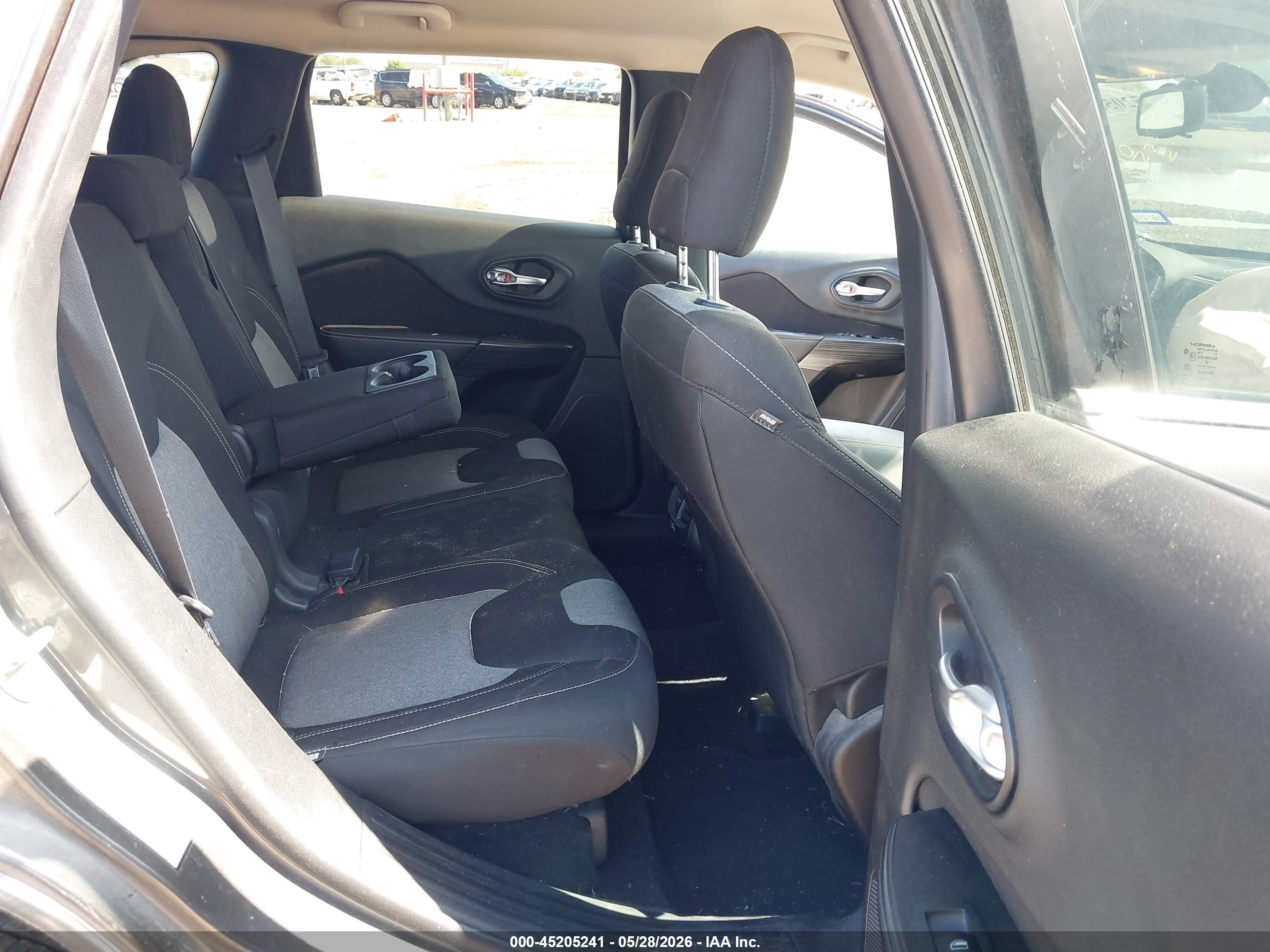 2014 Jeep Cherokee Latitude Gray vin: 1C4PJMCS2EW206165