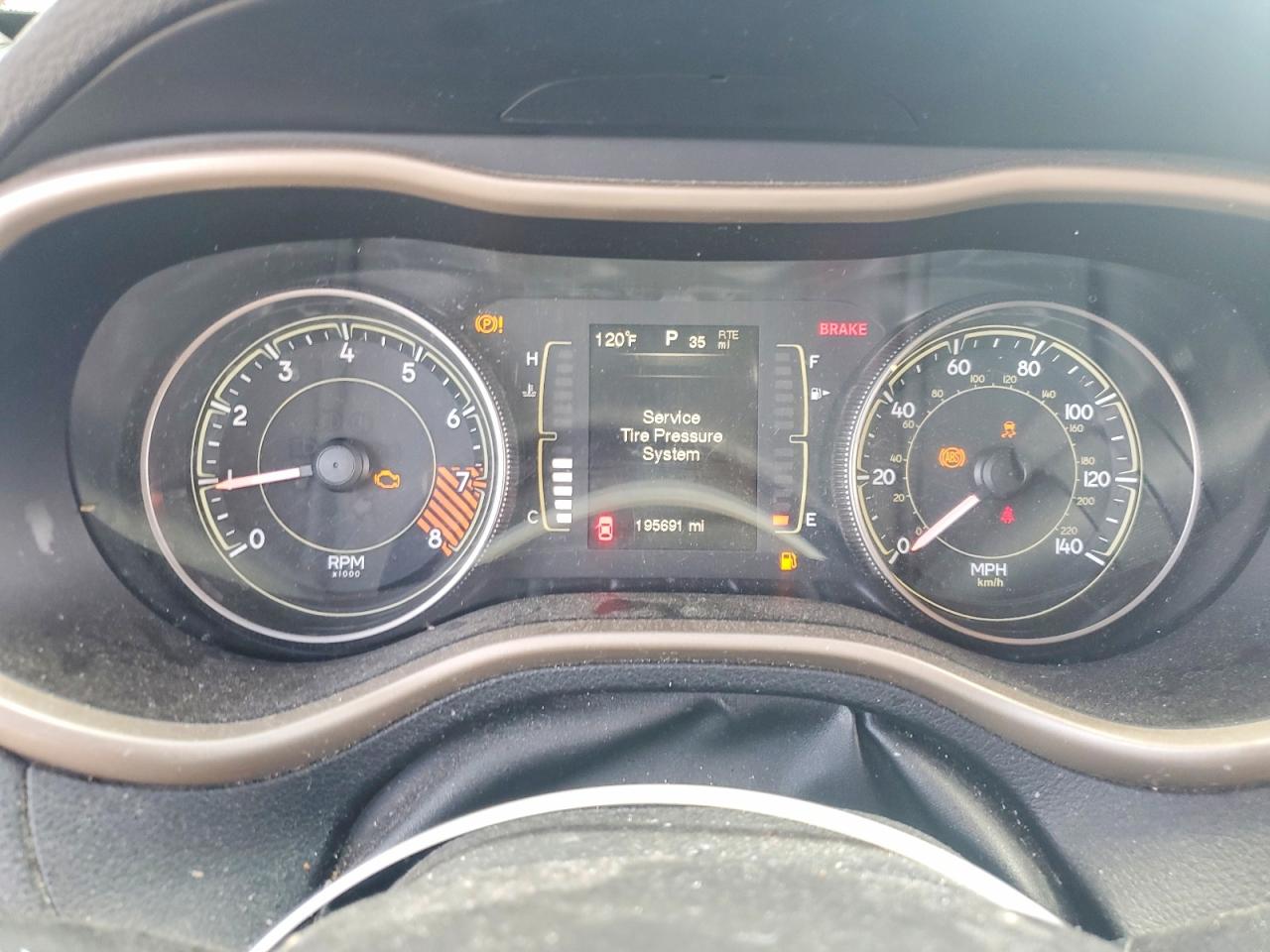 2014 Jeep Cherokee Latitude Red vin: 1C4PJMCS2EW219109