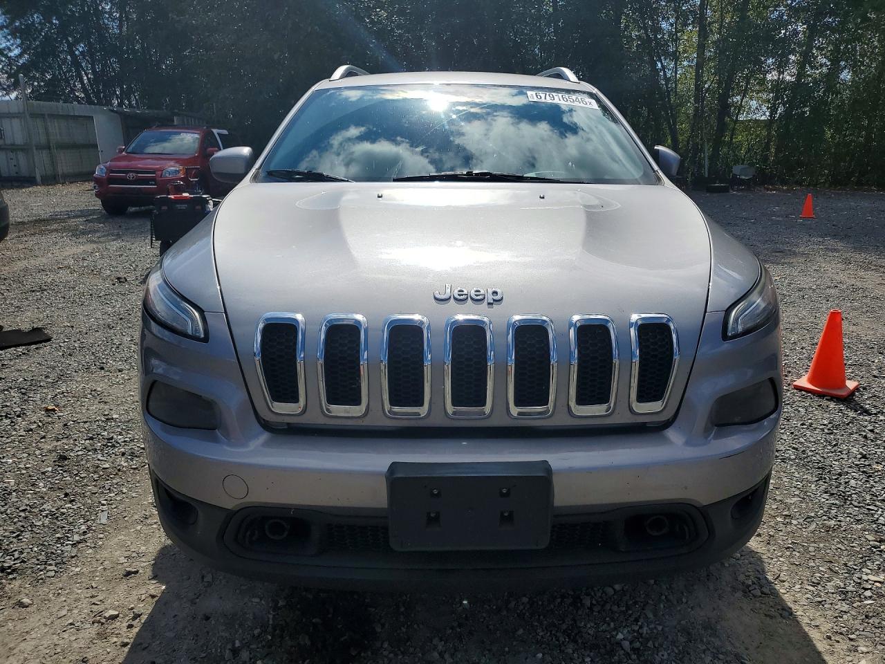 2014 Jeep Cherokee Latitude Silver vin: 1C4PJMCS2EW223340