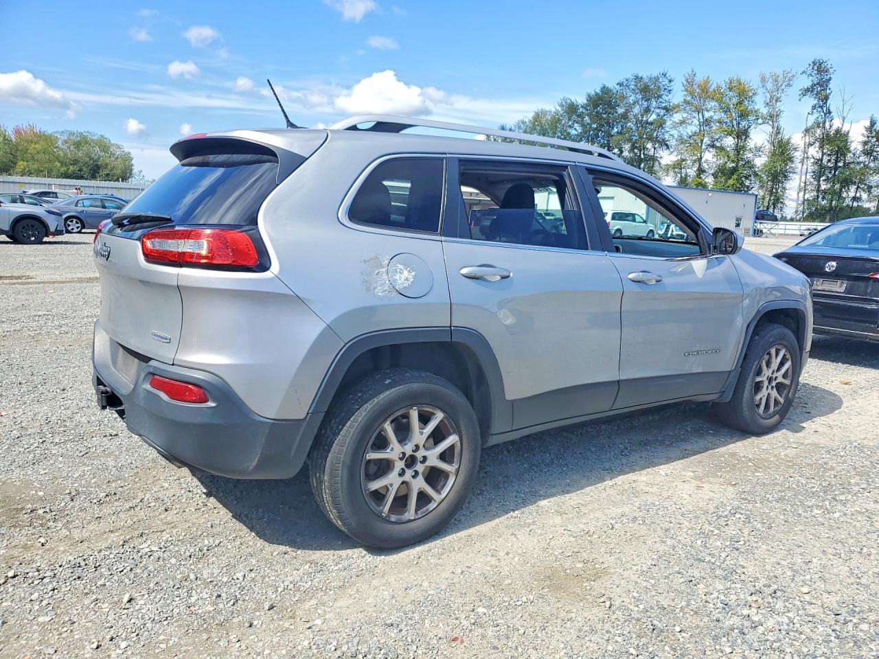 2014 Jeep Cherokee Latitude Silver vin: 1C4PJMCS2EW223340