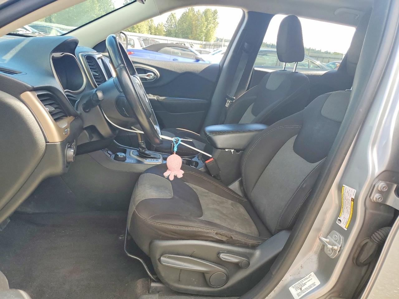 2014 Jeep Cherokee Latitude Silver vin: 1C4PJMCS2EW223340