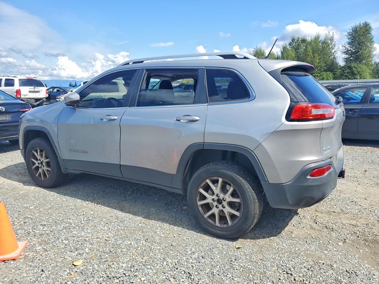 2014 Jeep Cherokee Latitude Silver vin: 1C4PJMCS2EW223340
