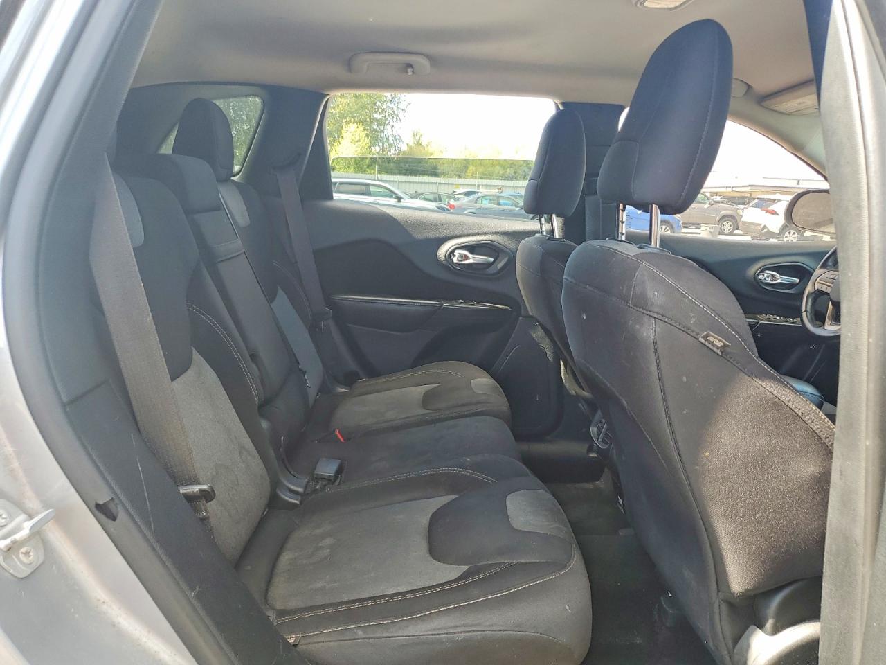 2014 Jeep Cherokee Latitude Silver vin: 1C4PJMCS2EW223340