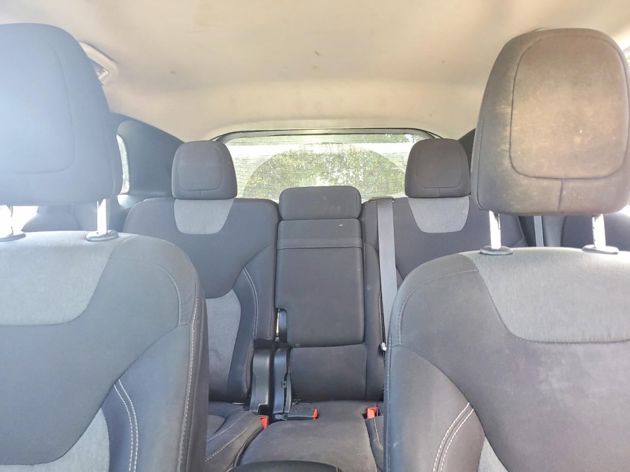 2014 Jeep Cherokee Latitude Silver vin: 1C4PJMCS2EW223340