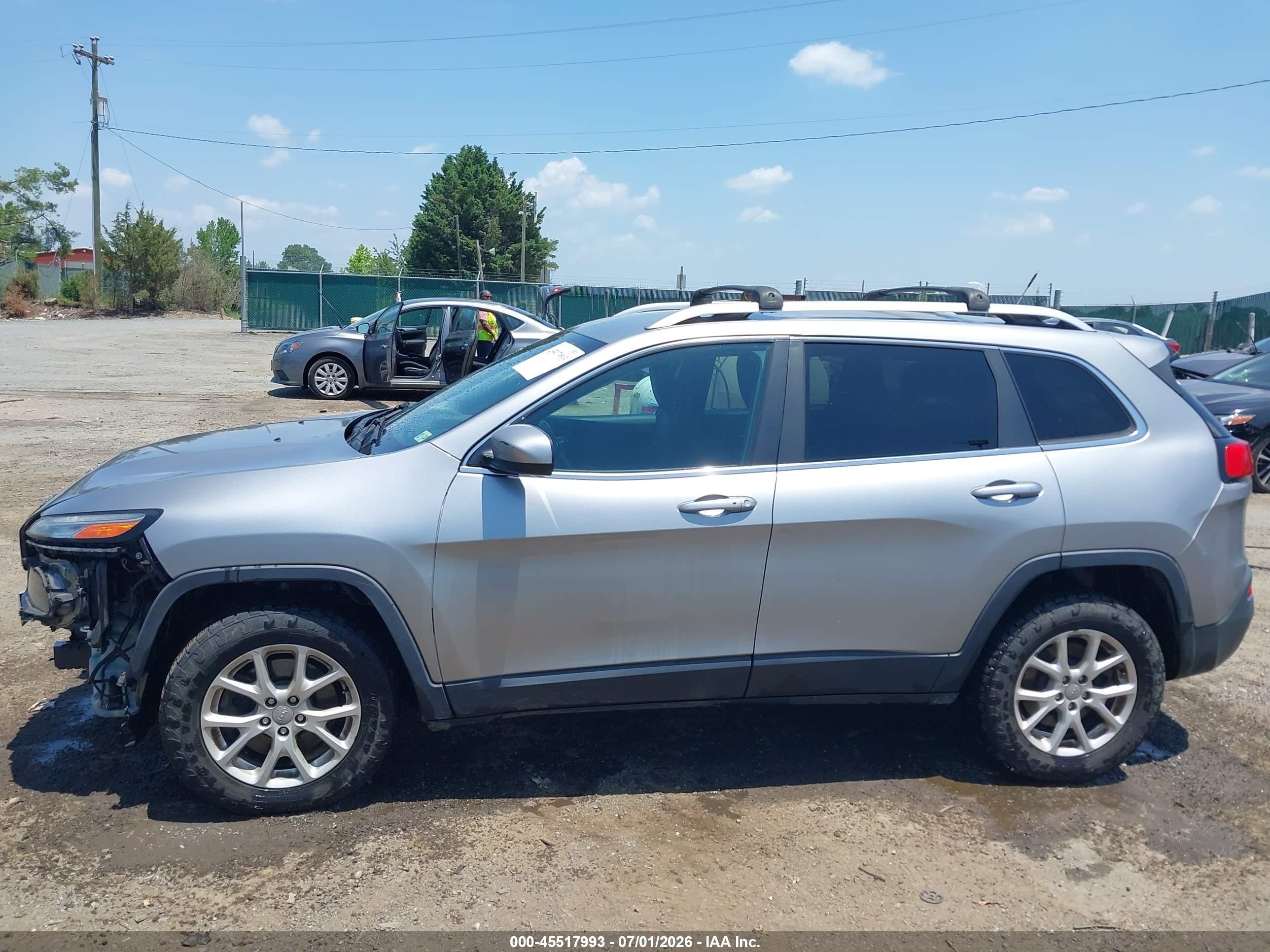 2014 Jeep Cherokee Latitude Gray vin: 1C4PJMCS2EW260615