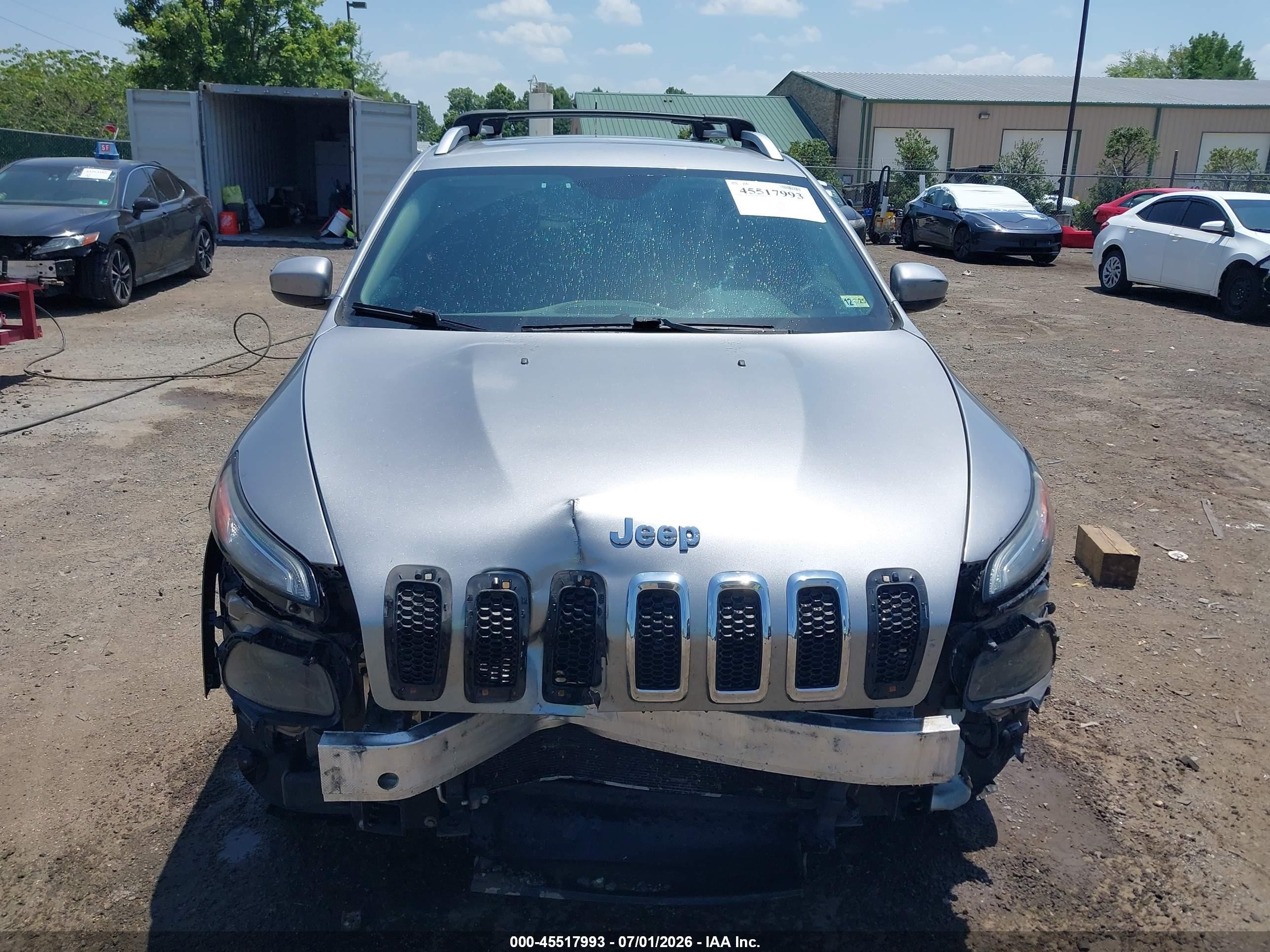 2014 Jeep Cherokee Latitude Gray vin: 1C4PJMCS2EW260615