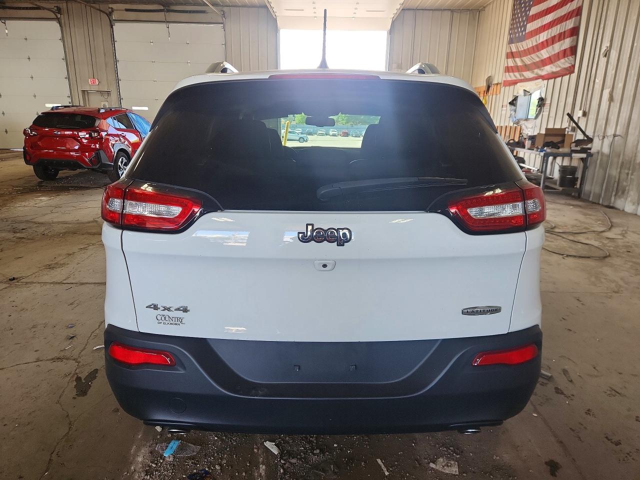 2014 Jeep Cherokee Latitude White vin: 1C4PJMCS2EW285370