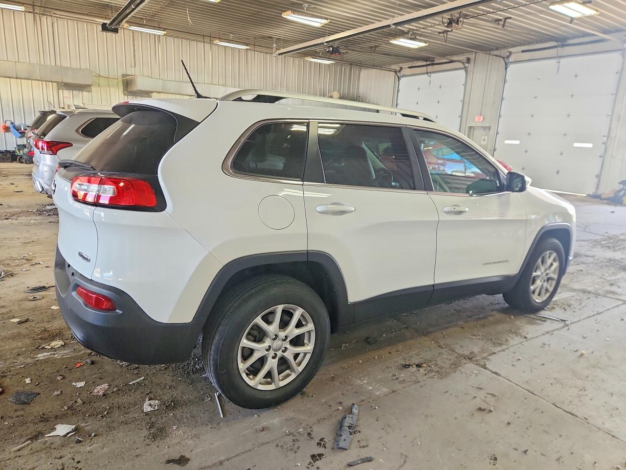 2014 Jeep Cherokee Latitude White vin: 1C4PJMCS2EW285370