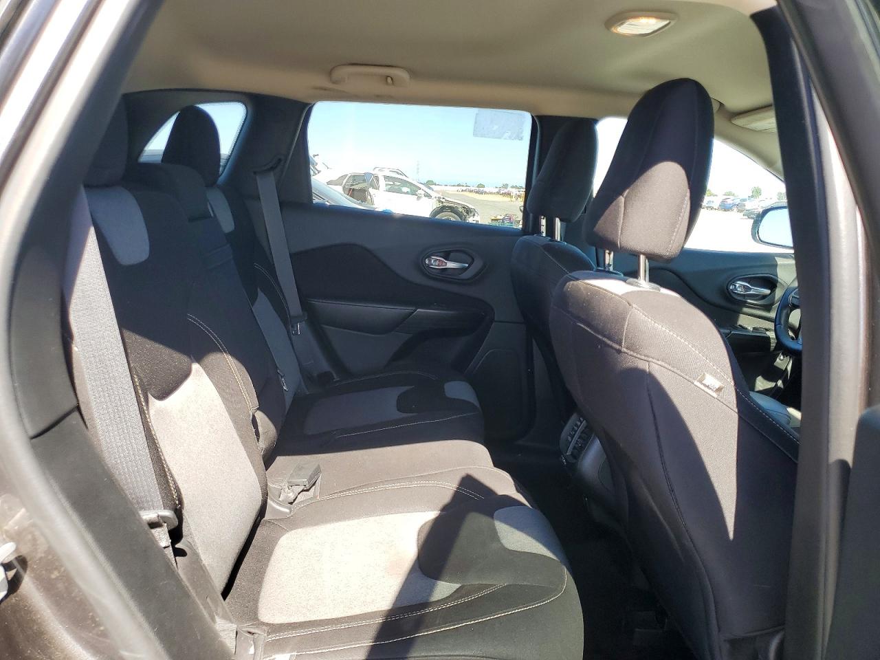 2014 Jeep Cherokee Latitude Серый vin: 1C4PJMCS2EW297017