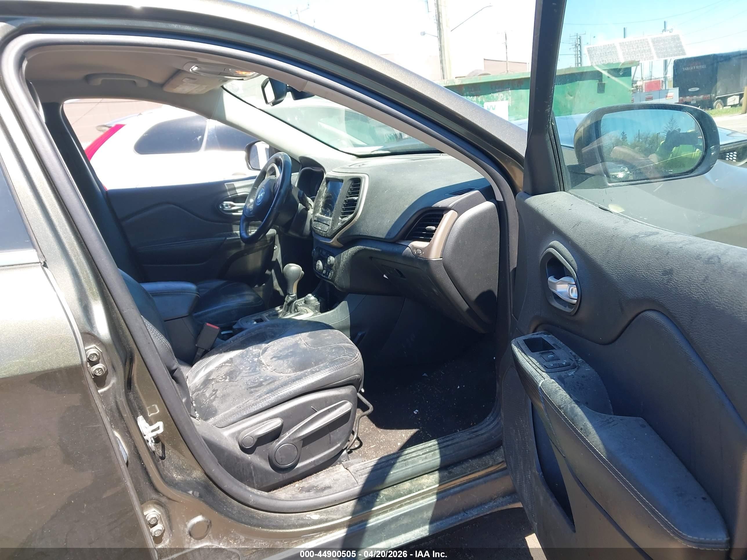 2015 Jeep Cherokee Latitude Green vin: 1C4PJMCS2FW558762