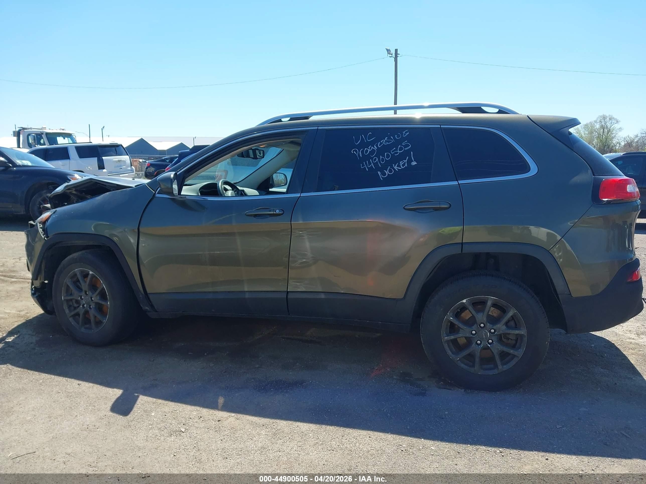 2015 Jeep Cherokee Latitude Green vin: 1C4PJMCS2FW558762