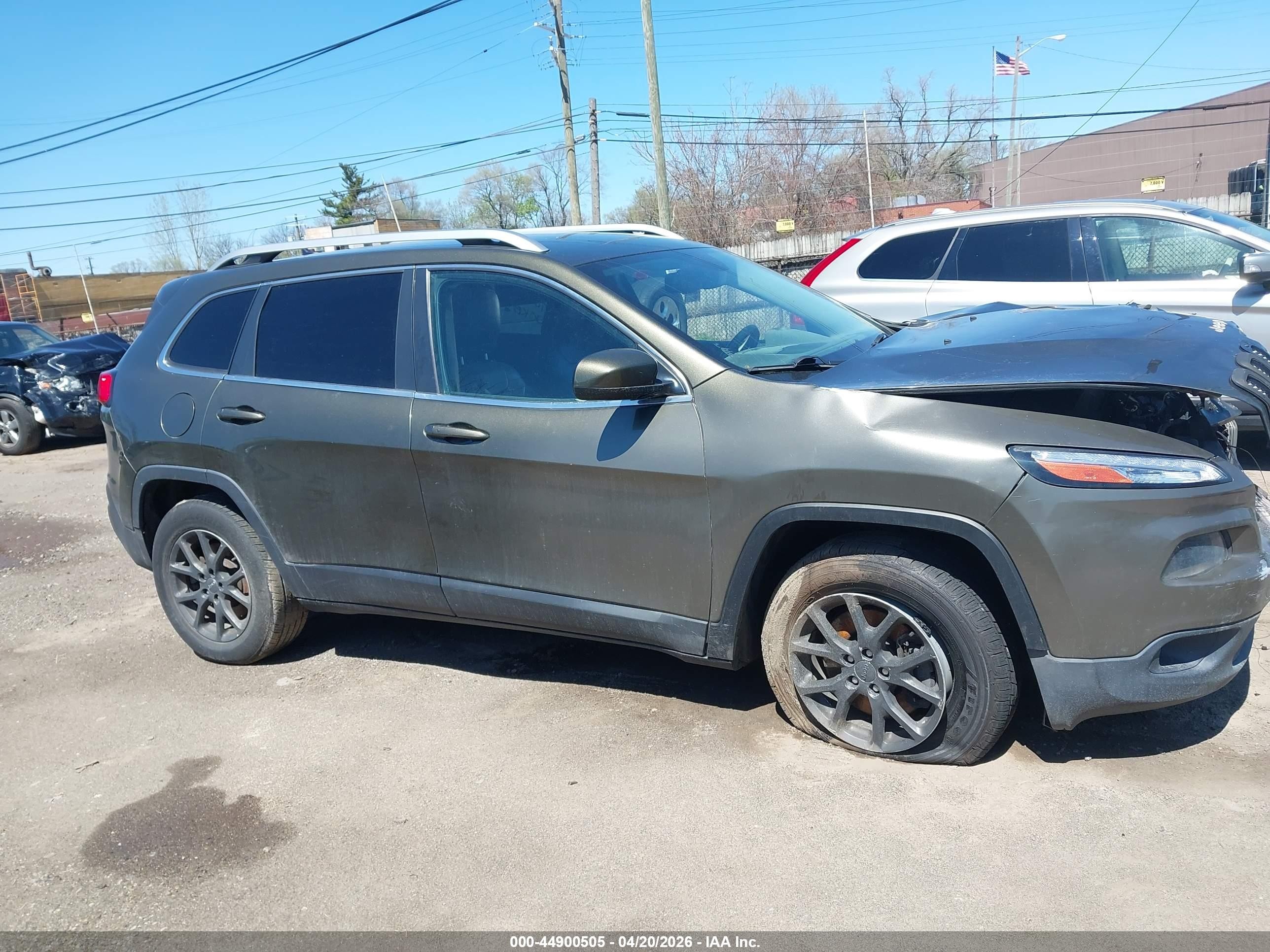 2015 Jeep Cherokee Latitude Green vin: 1C4PJMCS2FW558762