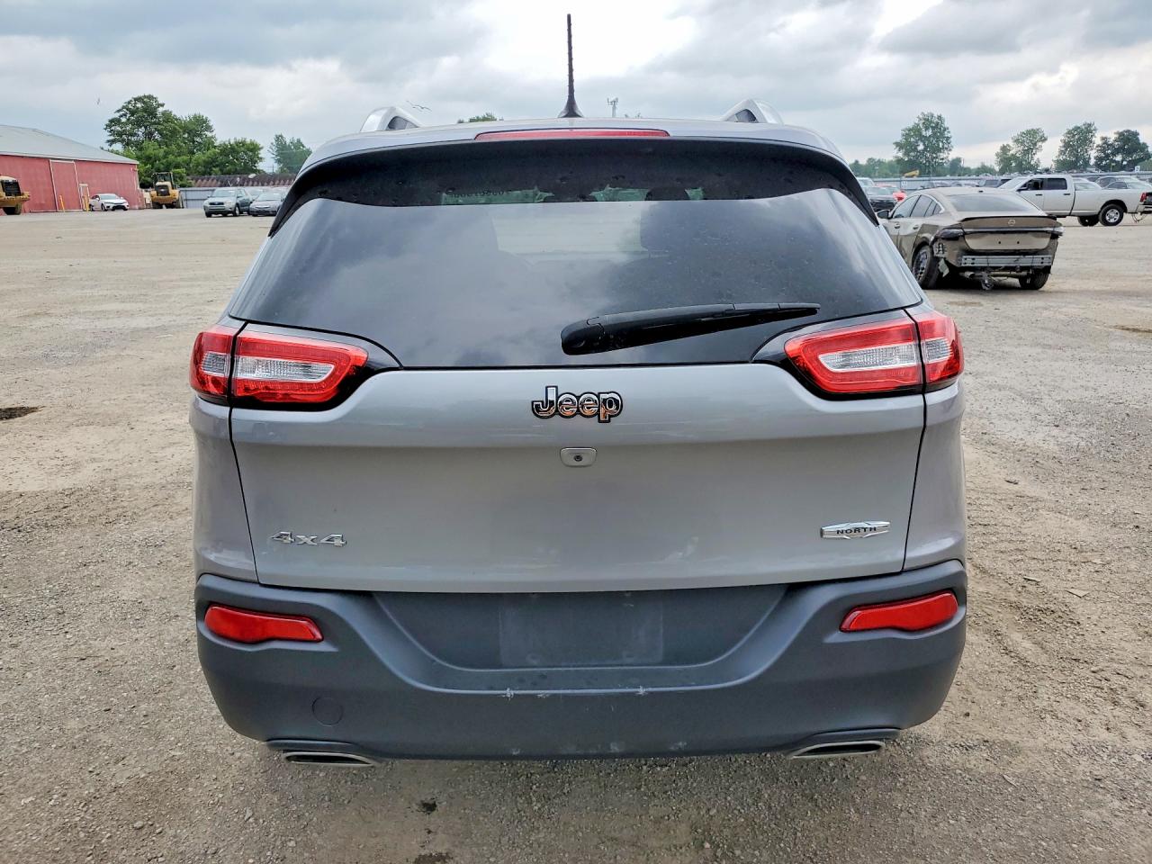 2015 Jeep Cherokee Latitude Silver vin: 1C4PJMCS2FW648591