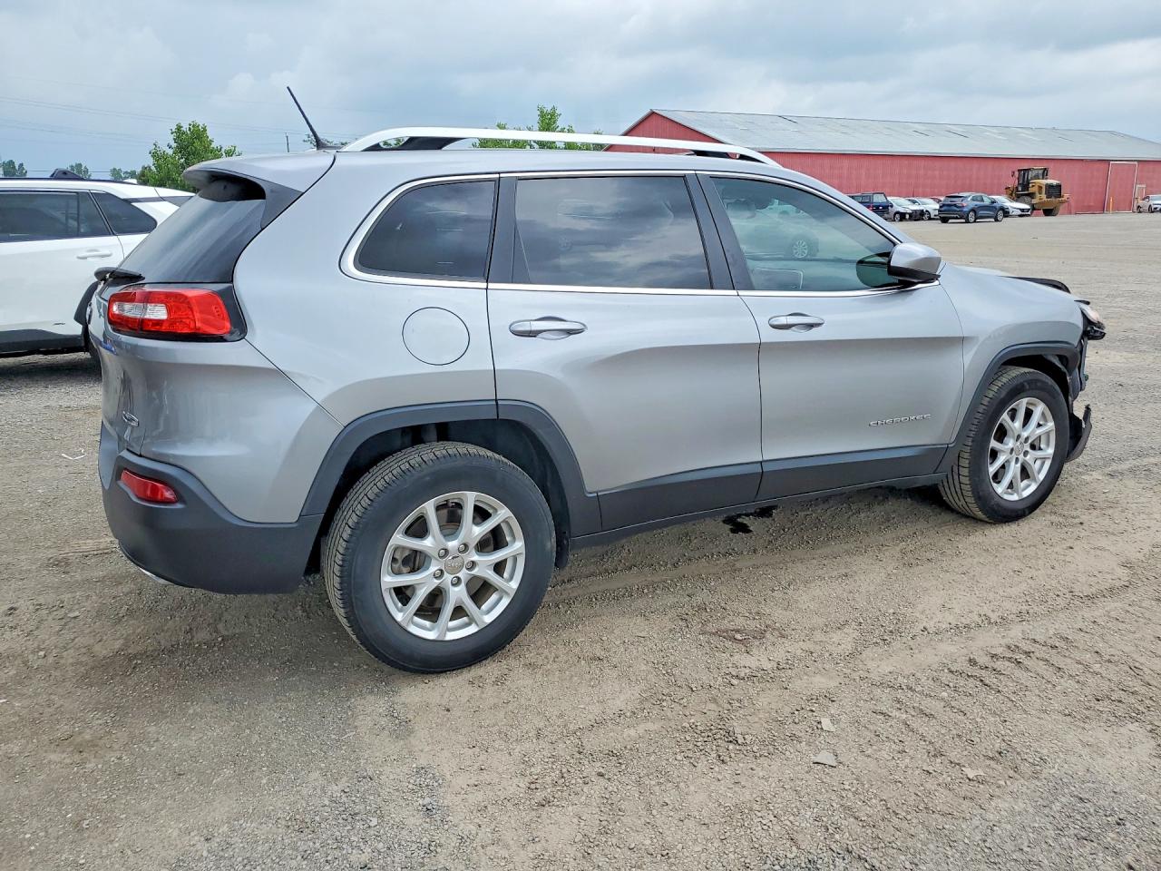 2015 Jeep Cherokee Latitude Silver vin: 1C4PJMCS2FW648591