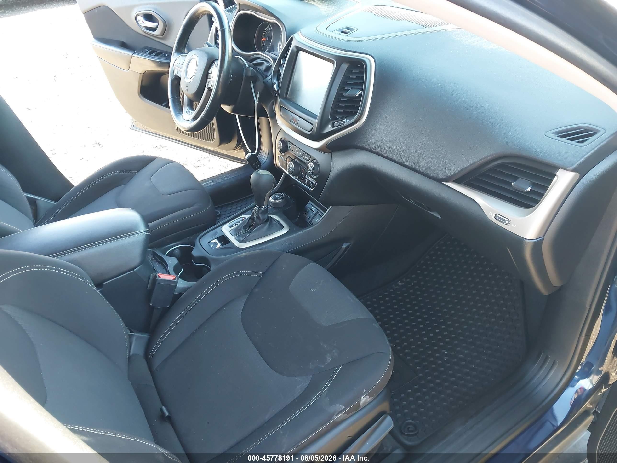 2015 Jeep Cherokee Latitude Blue vin: 1C4PJMCS2FW686399