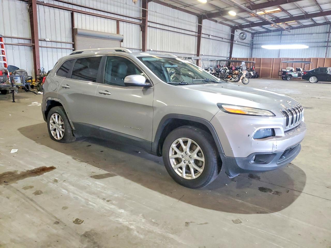 2015 Jeep Cherokee Latitude Silver vin: 1C4PJMCS2FW735293