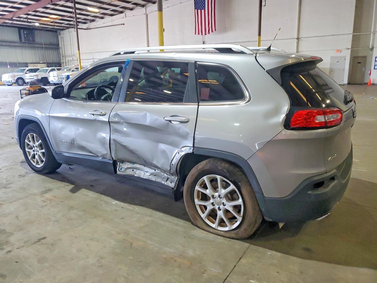 2015 Jeep Cherokee Latitude Silver vin: 1C4PJMCS2FW735293