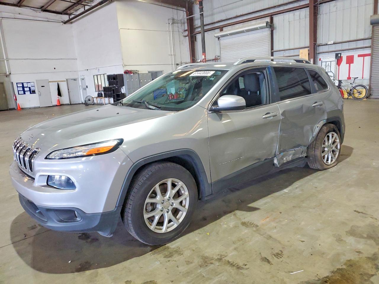 2015 Jeep Cherokee Latitude Silver vin: 1C4PJMCS2FW735293