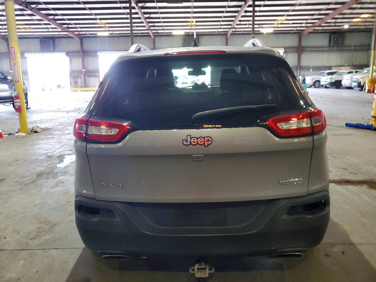 2015 Jeep Cherokee Latitude Silver vin: 1C4PJMCS2FW735293