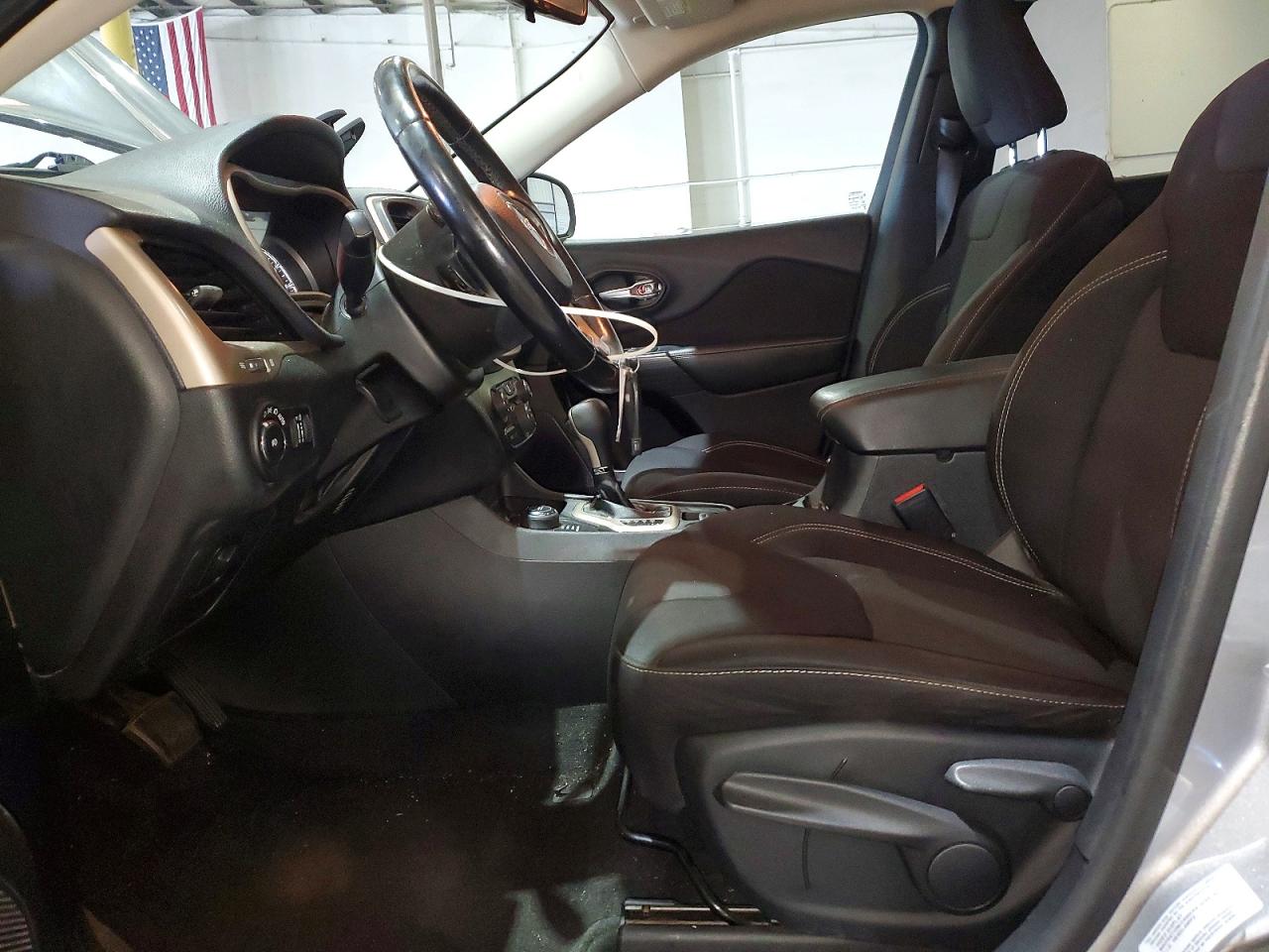 2015 Jeep Cherokee Latitude Silver vin: 1C4PJMCS2FW735293