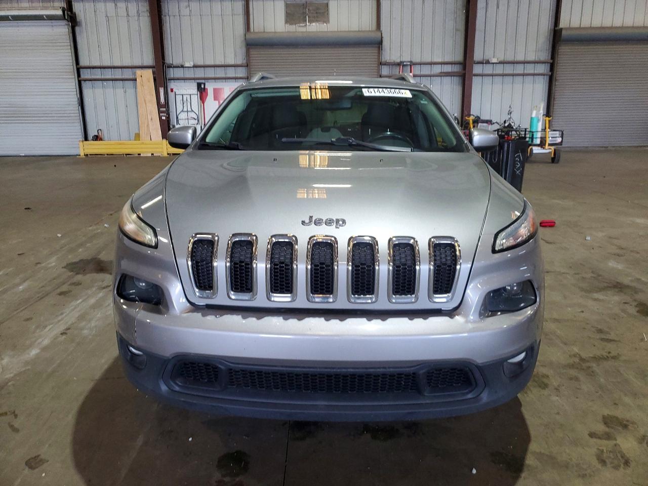 2015 Jeep Cherokee Latitude Silver vin: 1C4PJMCS2FW735293