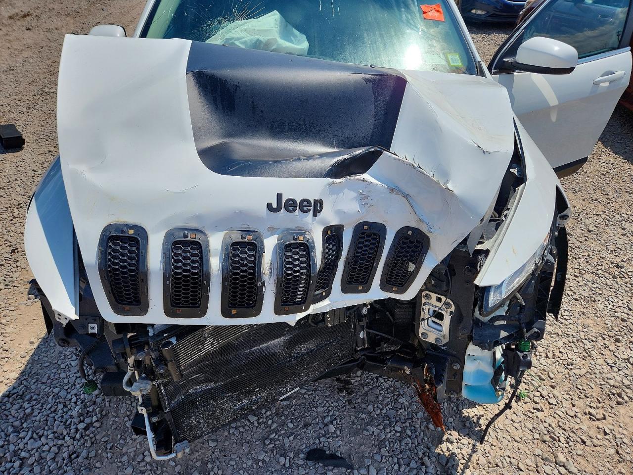 2015 Jeep Cherokee Latitude White vin: 1C4PJMCS2FW787880