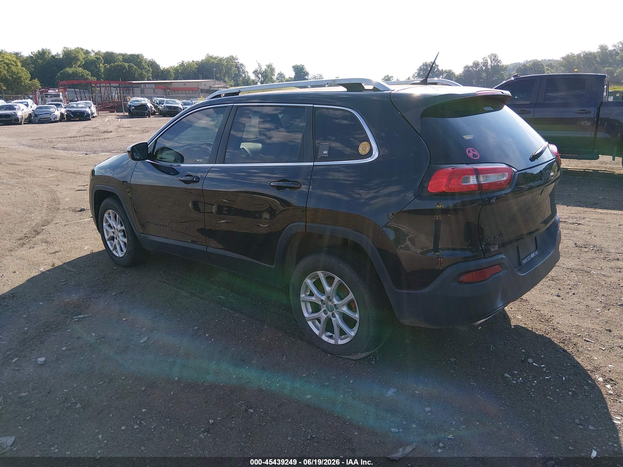 2015 Jeep Cherokee Latitude Black vin: 1C4PJMCS2FW794618