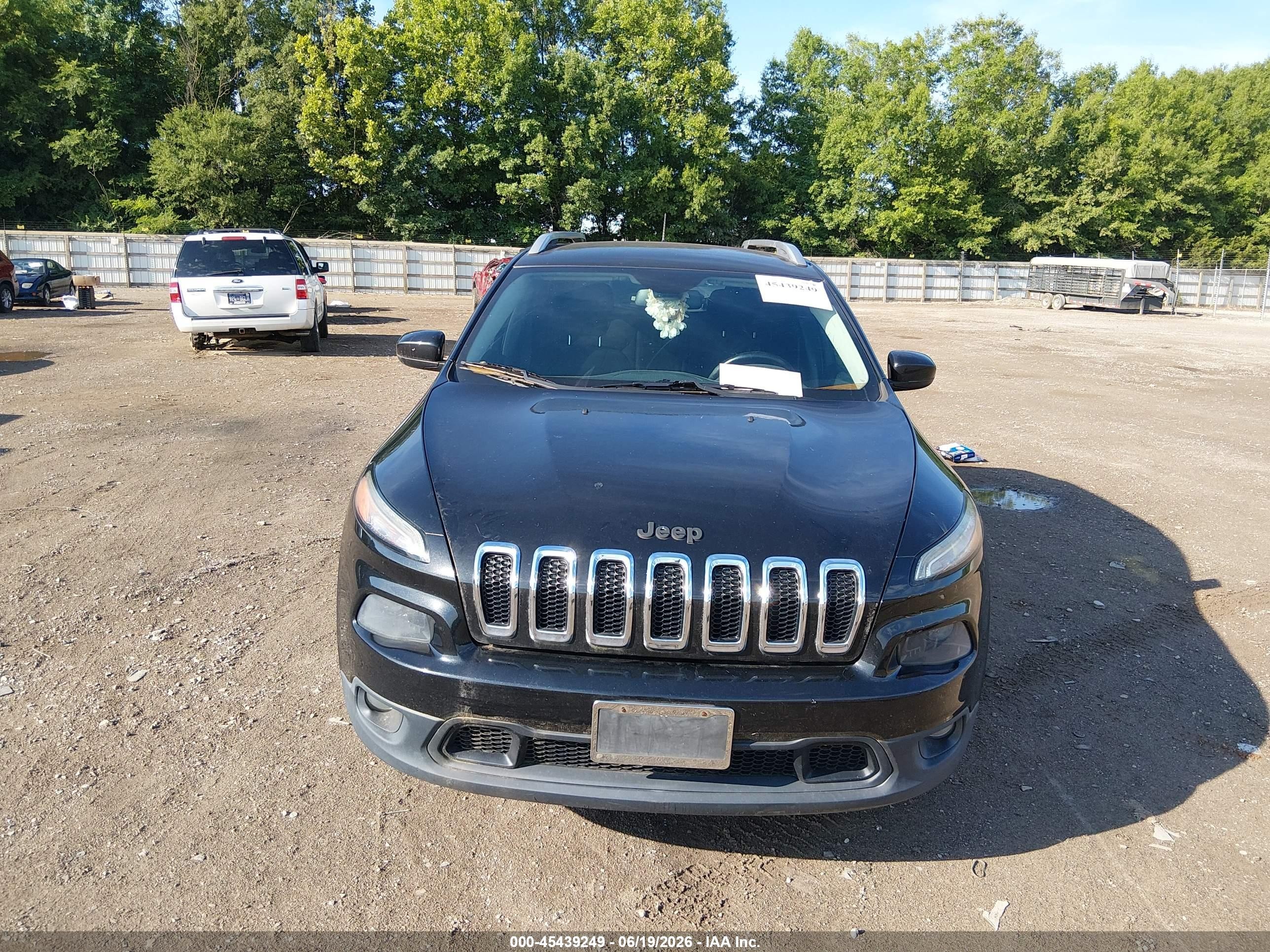 2015 Jeep Cherokee Latitude Black vin: 1C4PJMCS2FW794618