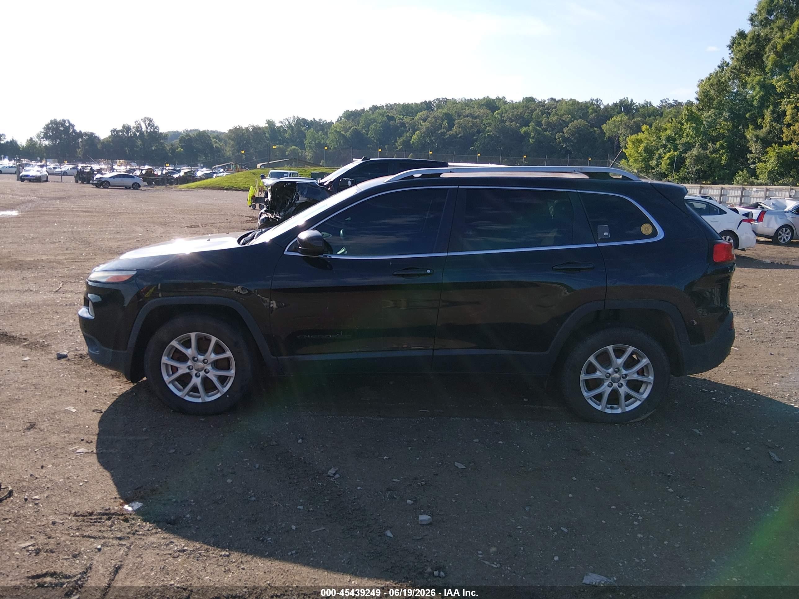 2015 Jeep Cherokee Latitude Black vin: 1C4PJMCS2FW794618