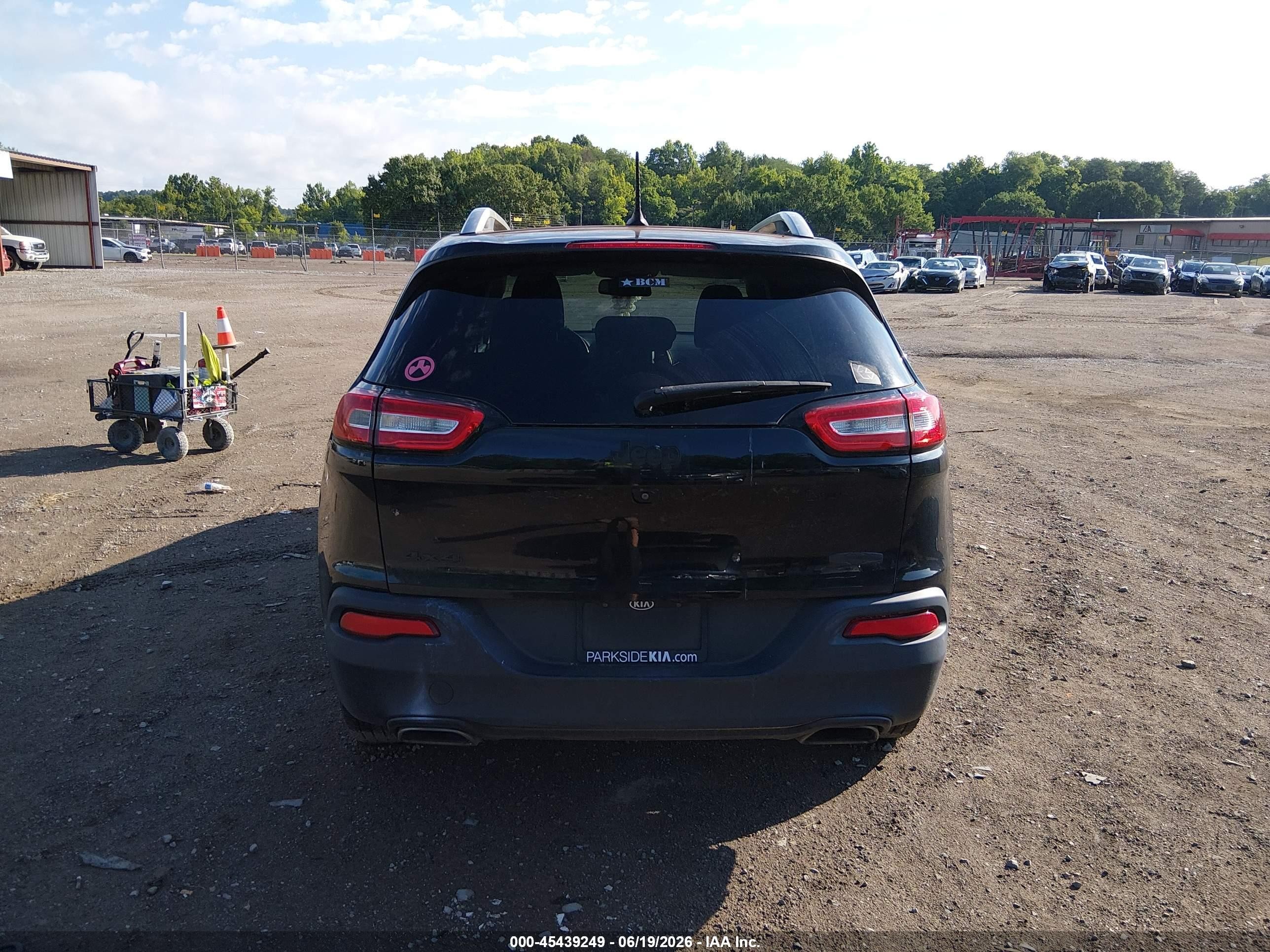 2015 Jeep Cherokee Latitude Black vin: 1C4PJMCS2FW794618