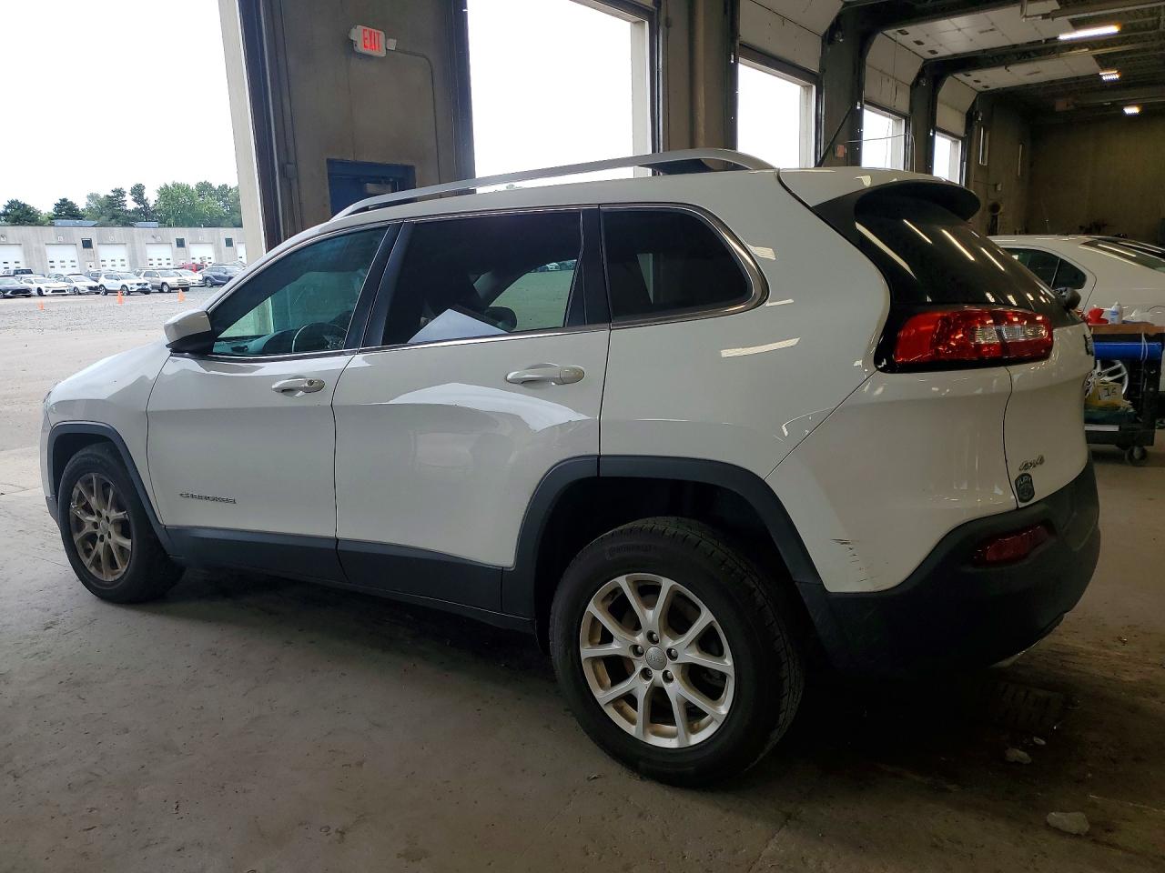 2015 Jeep Cherokee Latitude White vin: 1C4PJMCS2FW795574