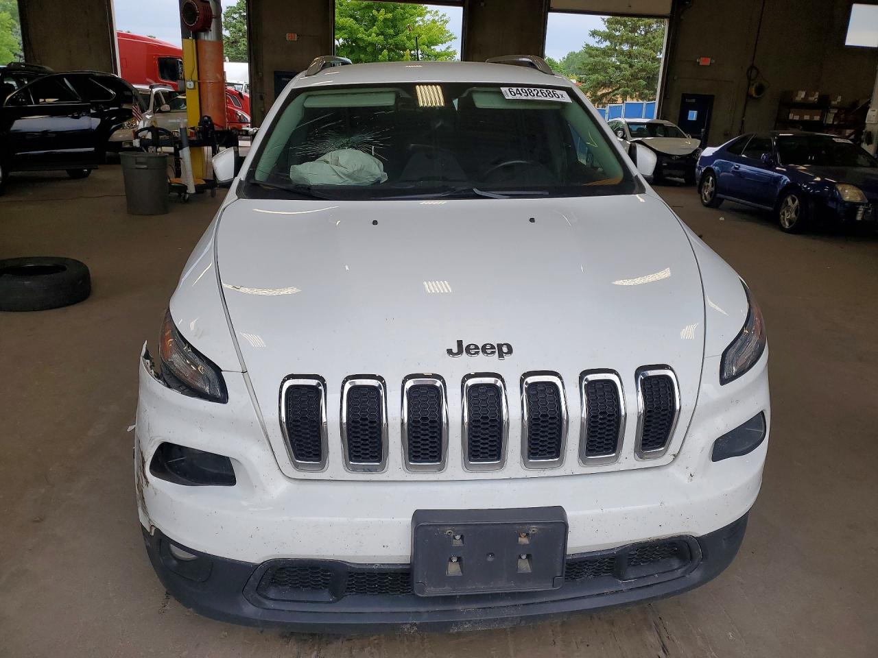 2015 Jeep Cherokee Latitude White vin: 1C4PJMCS2FW795574