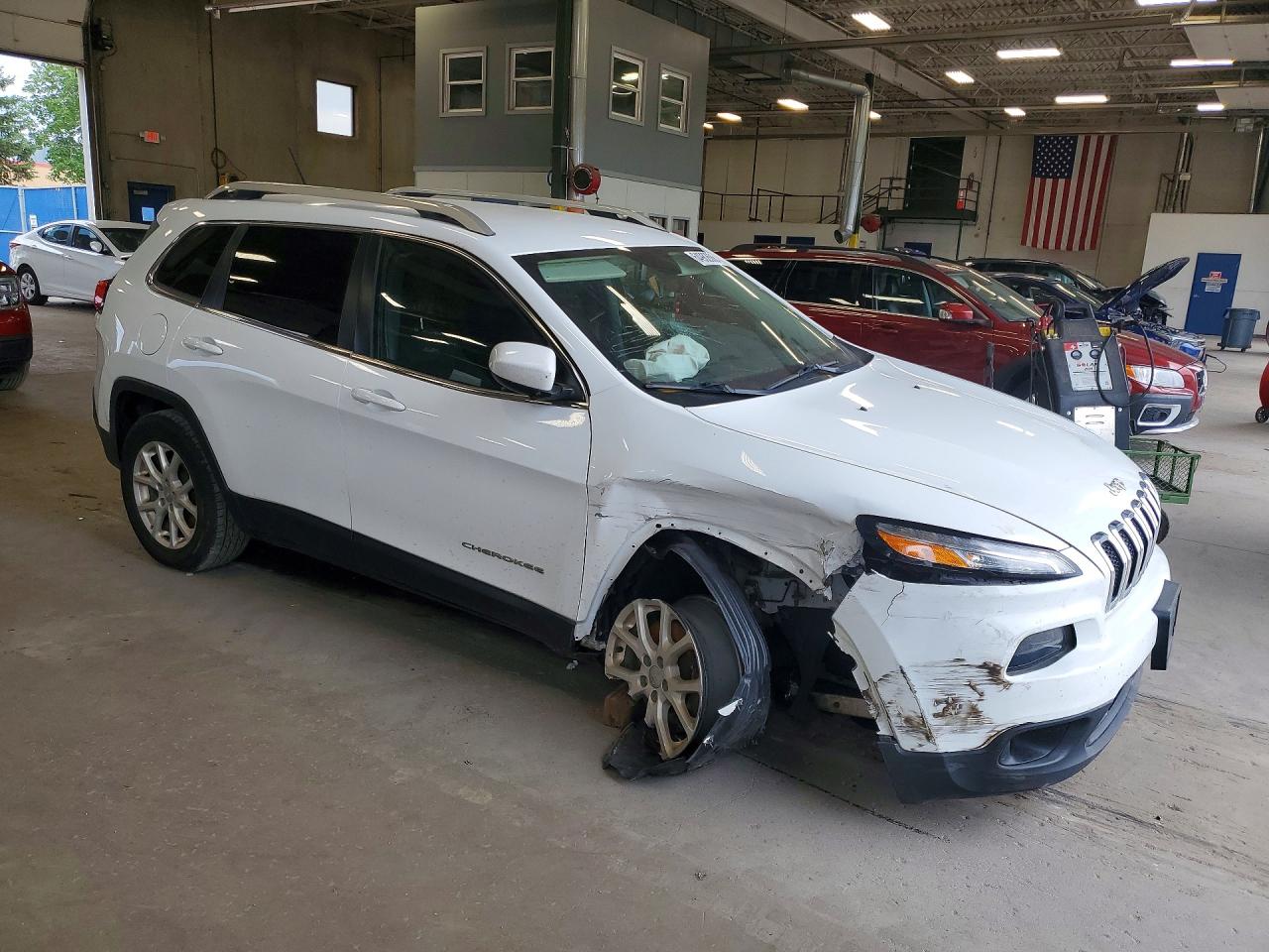 2015 Jeep Cherokee Latitude White vin: 1C4PJMCS2FW795574
