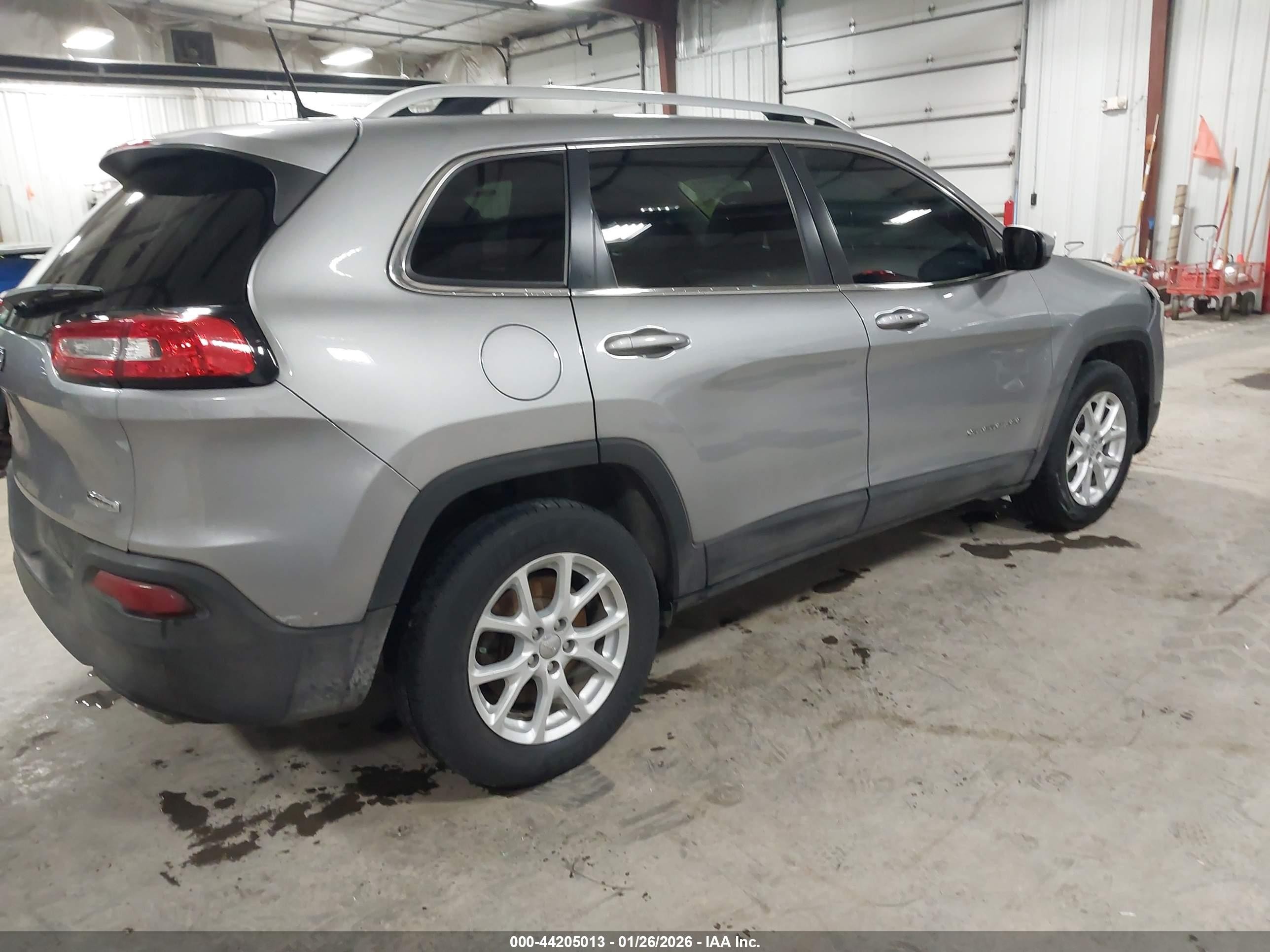 2016 Jeep Cherokee Latitude Gray vin: 1C4PJMCS2GW256146
